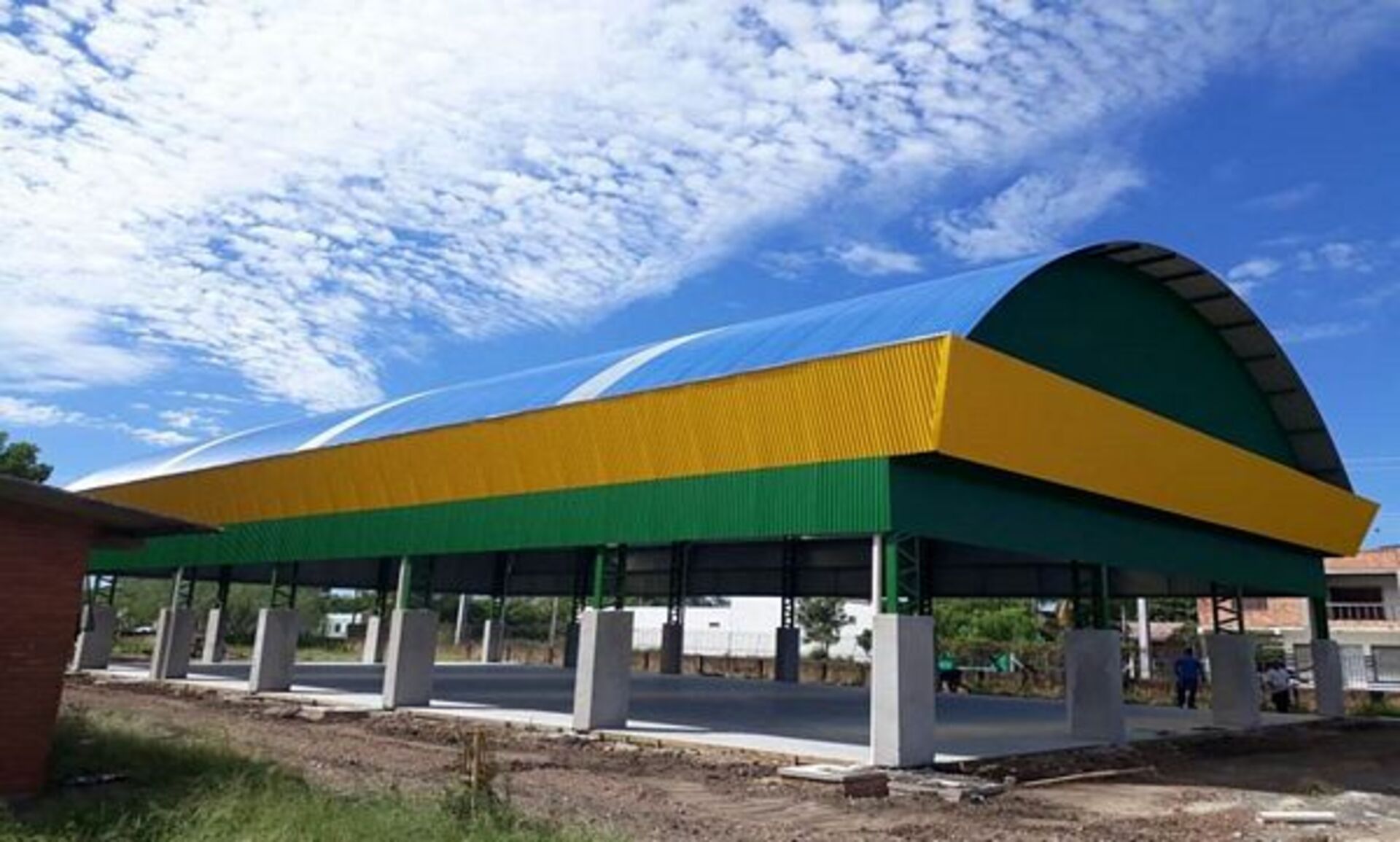 Obra na quadra de esportes da escola Roberval-