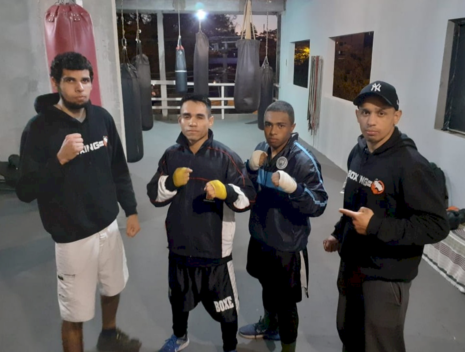 Da esq. para dir. Felipe Camargo, Adriano Adunai, Gustavo Prates e o técnico Fabiano Camargo