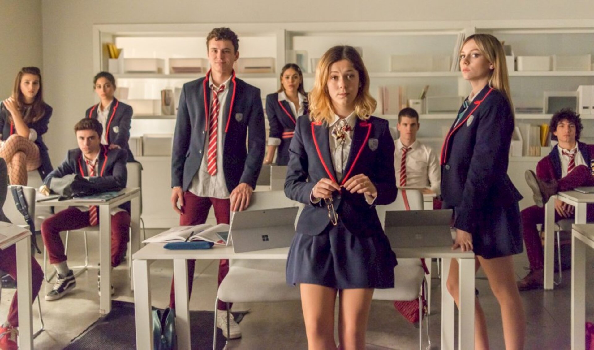 A 4ª temporada de Elite estava sendo gravada quando um dos atores testou positivo para covid-19