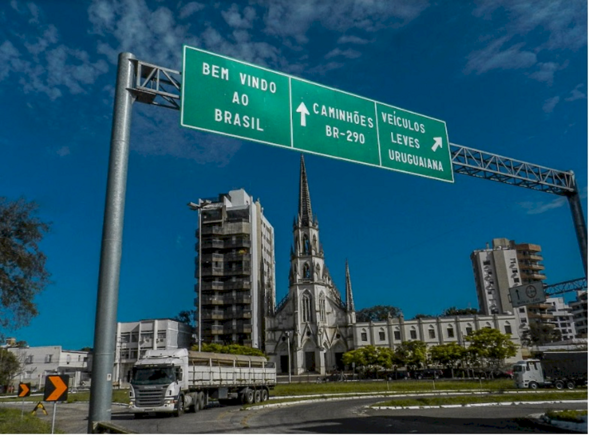 Igreja do Carmo vista da Ponte Internacional