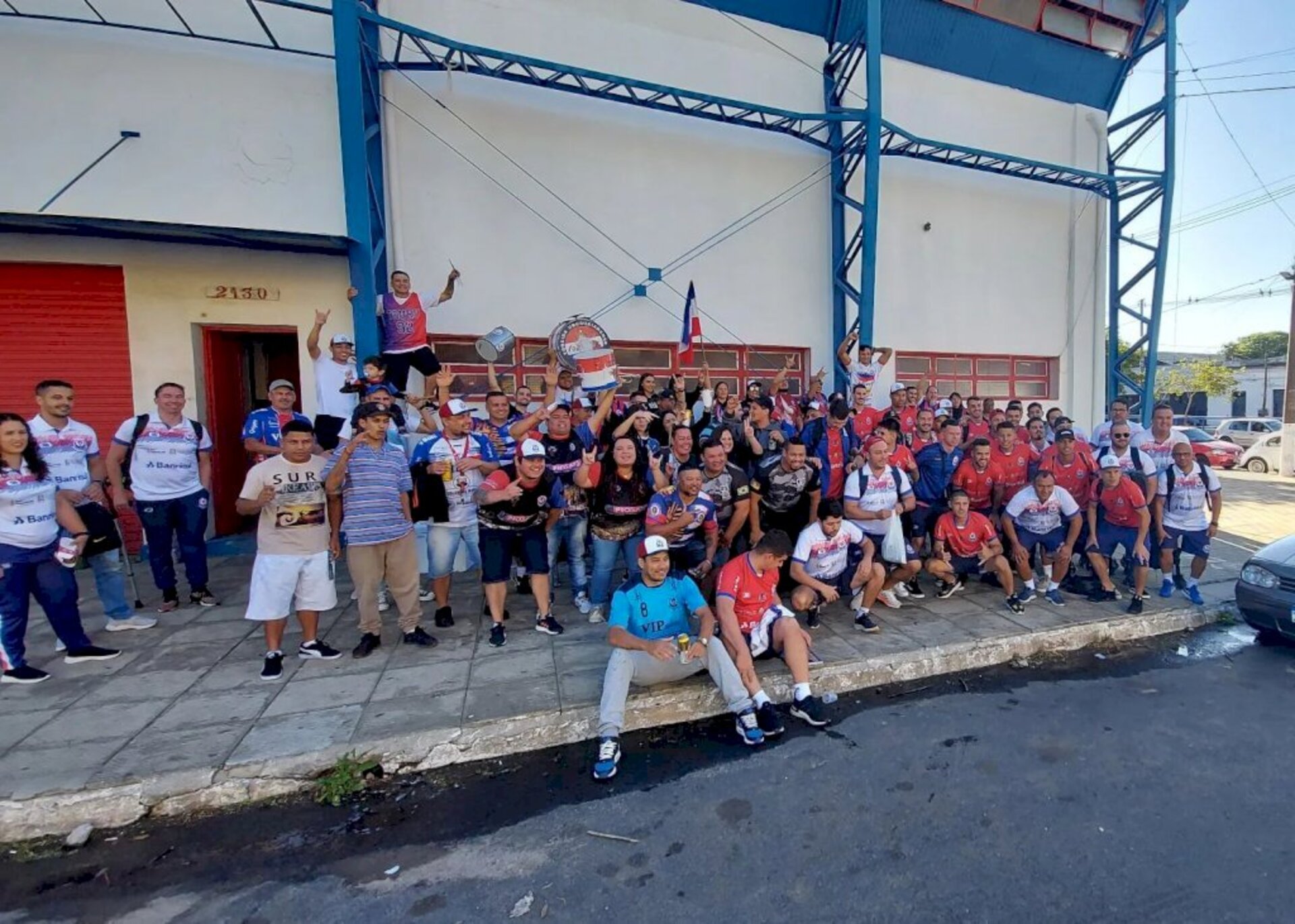 Partida acontece no Ginásio Municipal, às 20h.