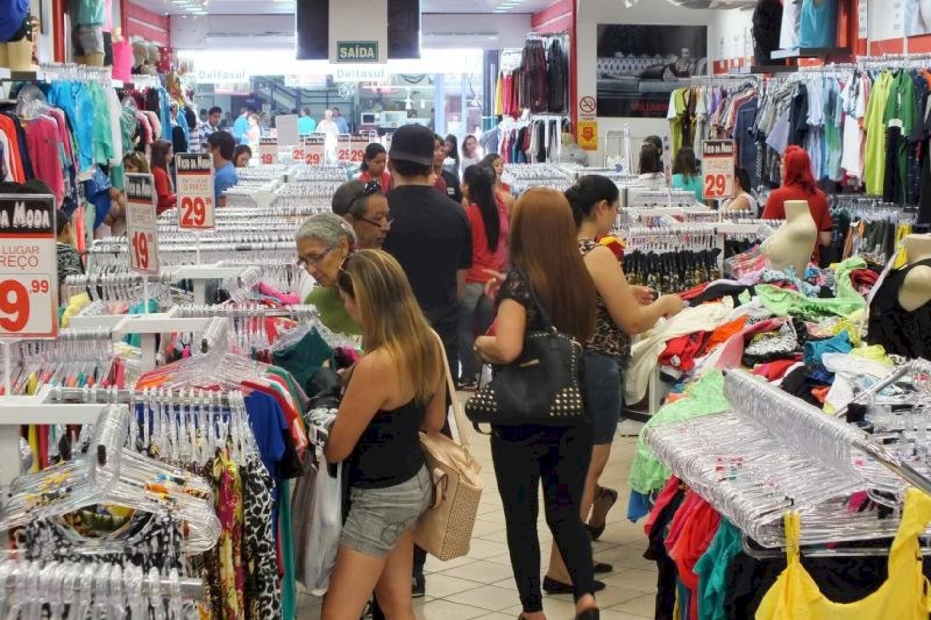 Prefeitura defende que turno extra traria benefícios econômicos.
