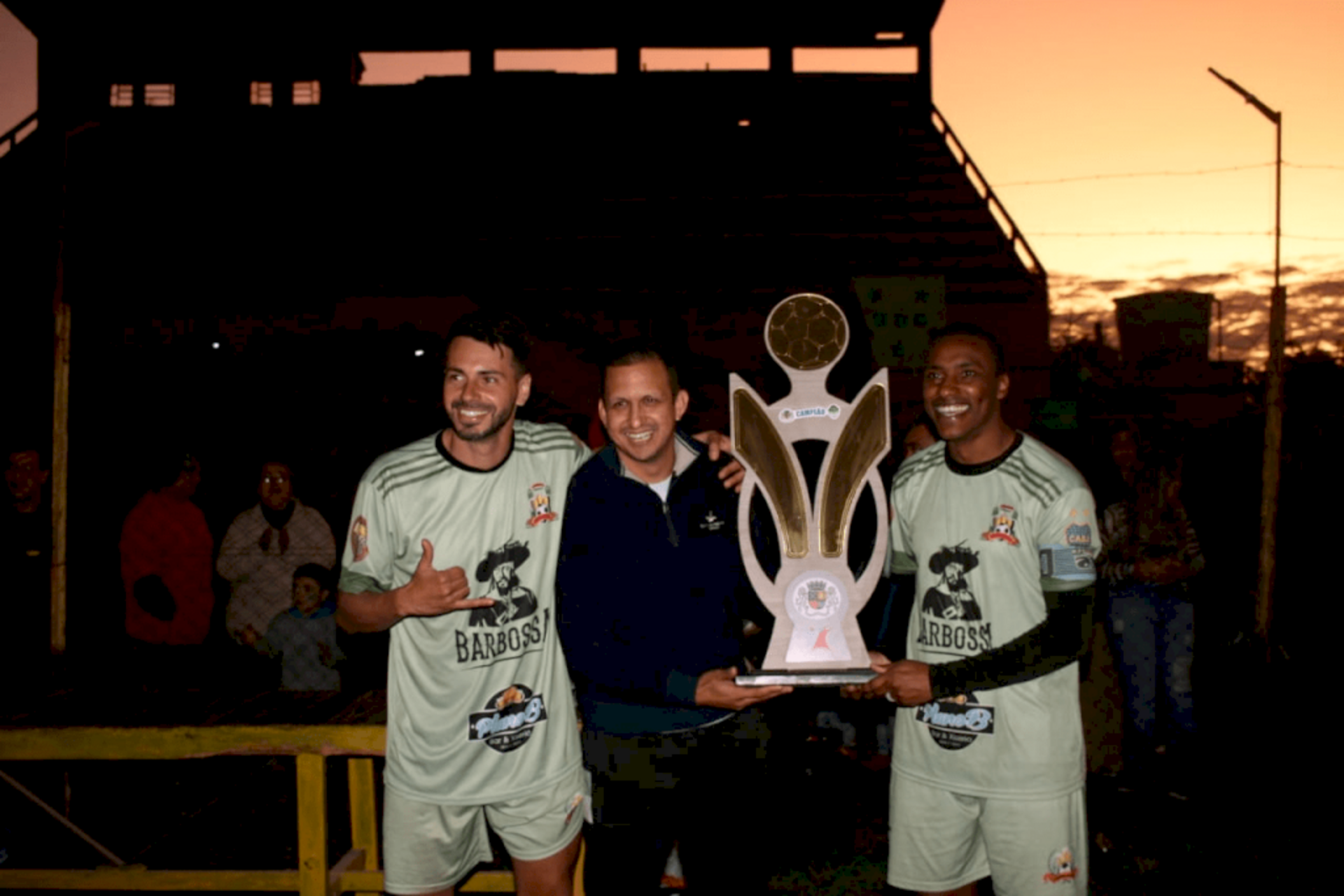 Troféu foi entregue pelo secretário de Esporte, Anderson Cuco.