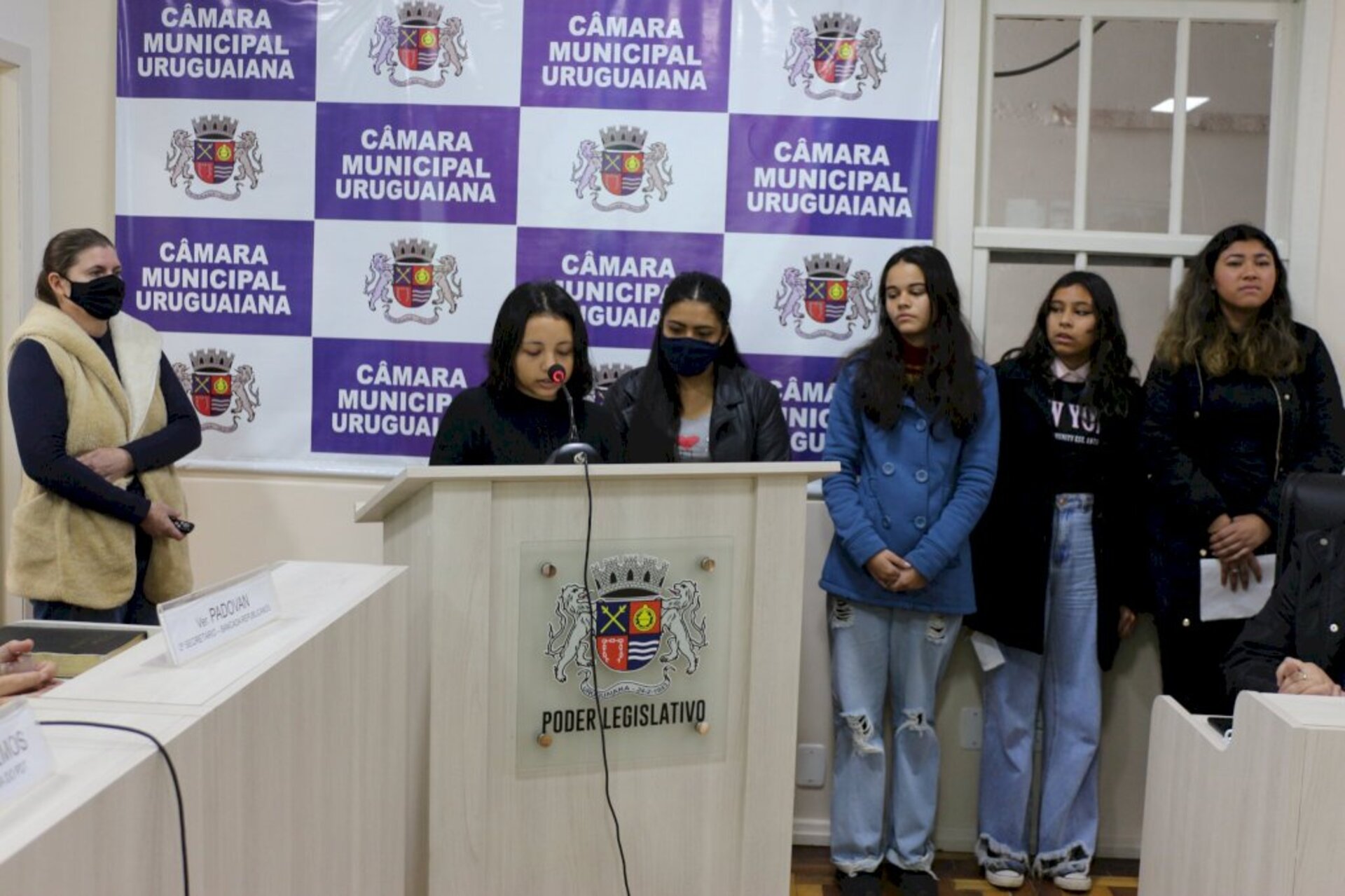 Estudantes pediram por melhorias nas ruas Eustáquio Ormazabal e Iris Valls.
