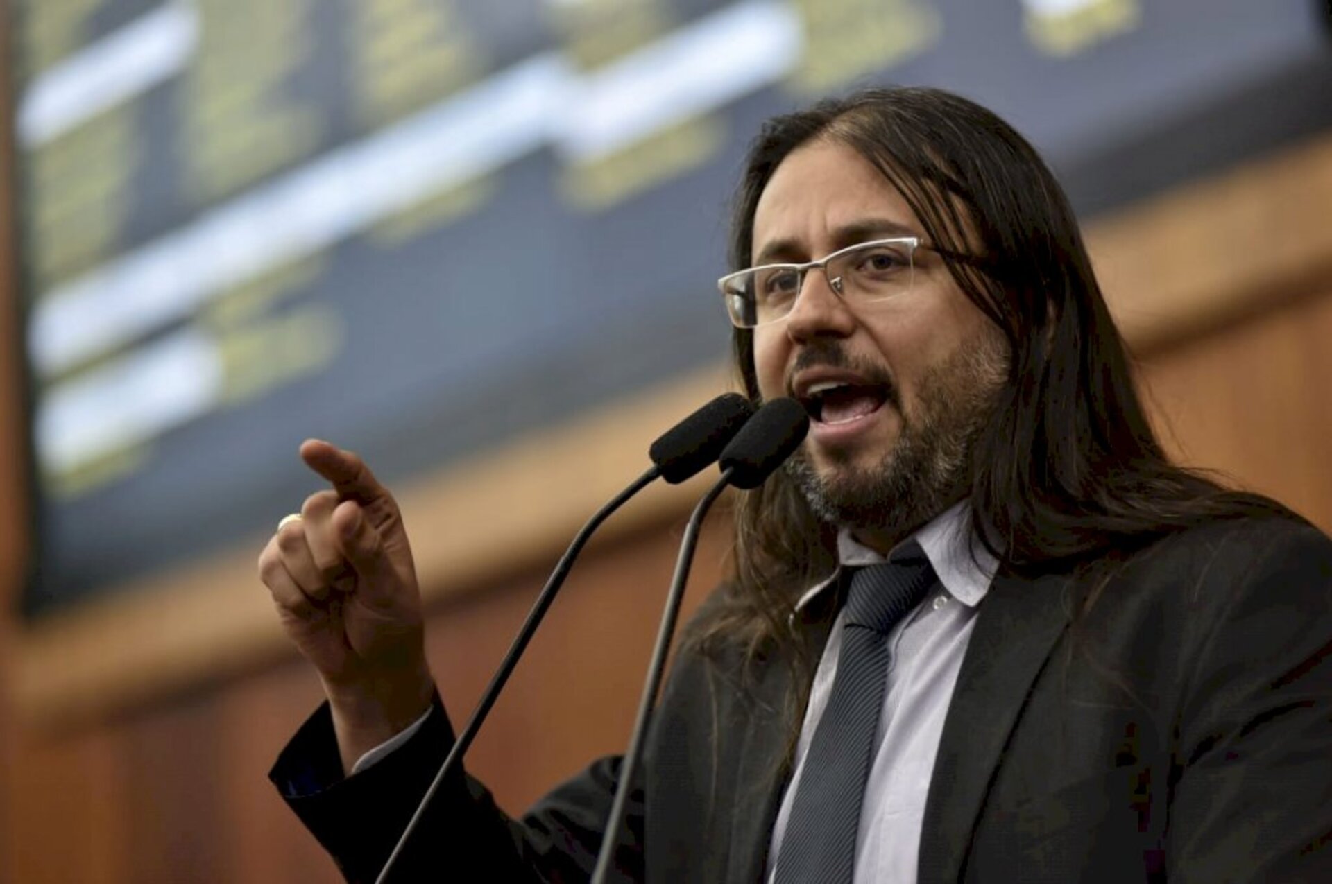 Proposta do deputado Eric Lins não foi votada por falta de quórum.