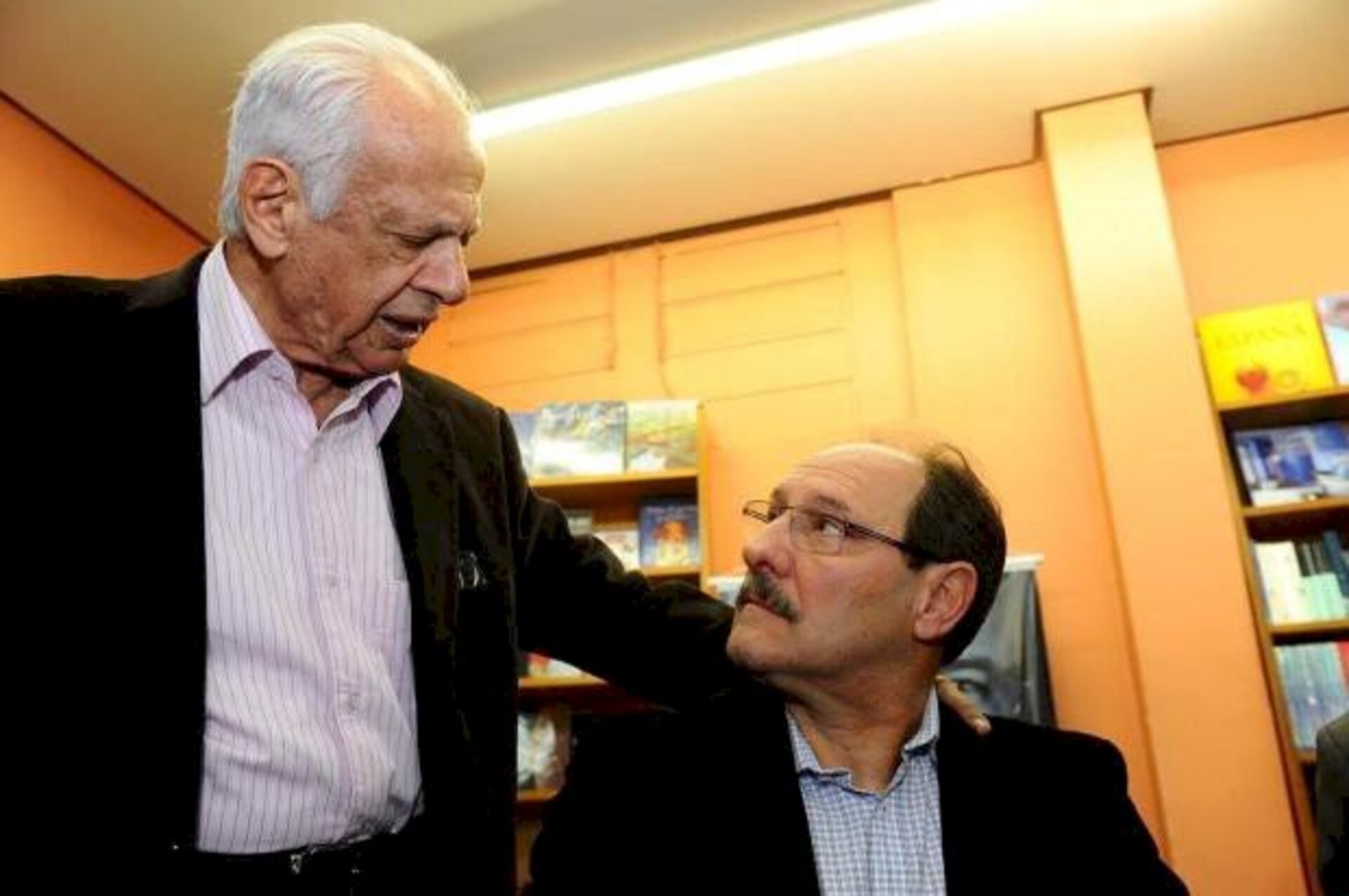Os ex-governadores José Ivo Satori e Pedro Simon criaram a petição.