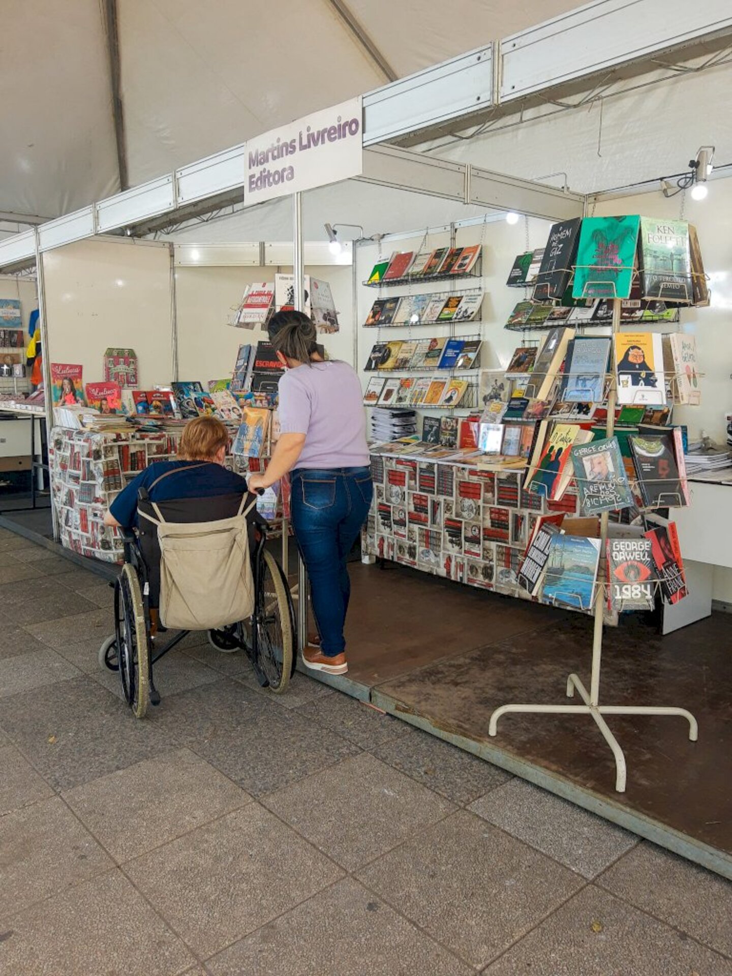 A expectativa é que 50 mil pessoas visitem a feira do livro.