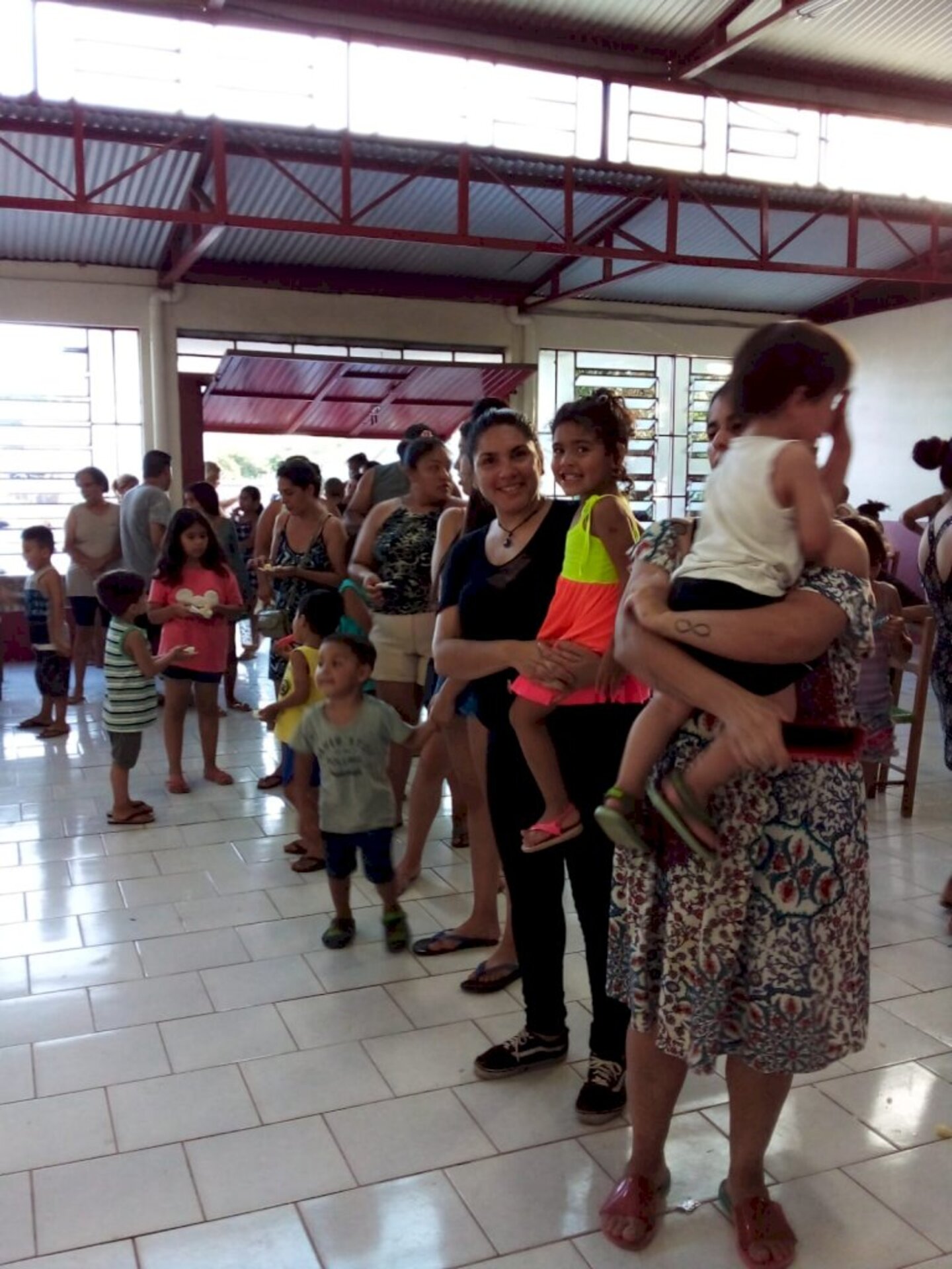 120 crianças receberam presentes de Natal