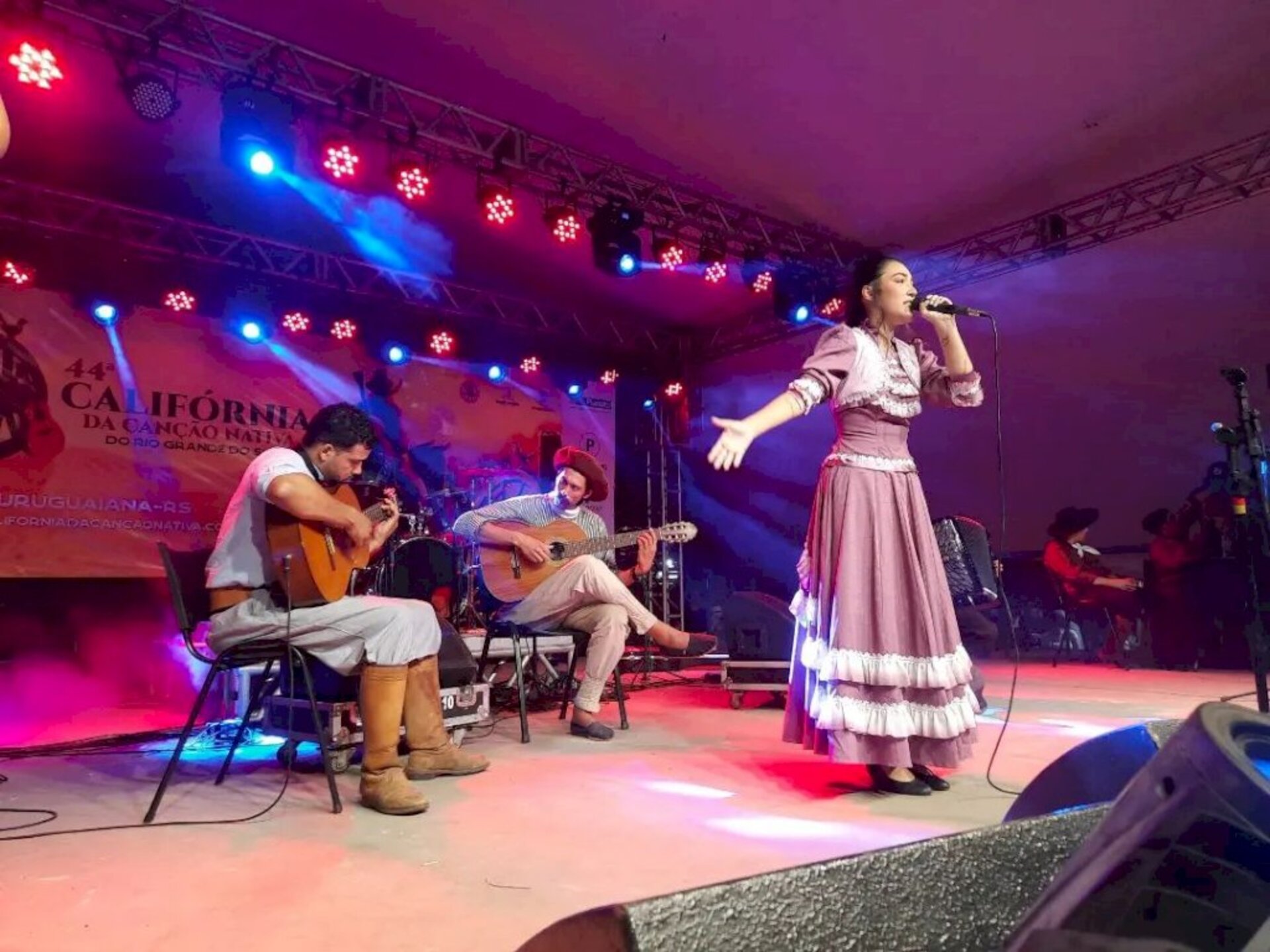 As apresesentações abriram a primeira noite do festival