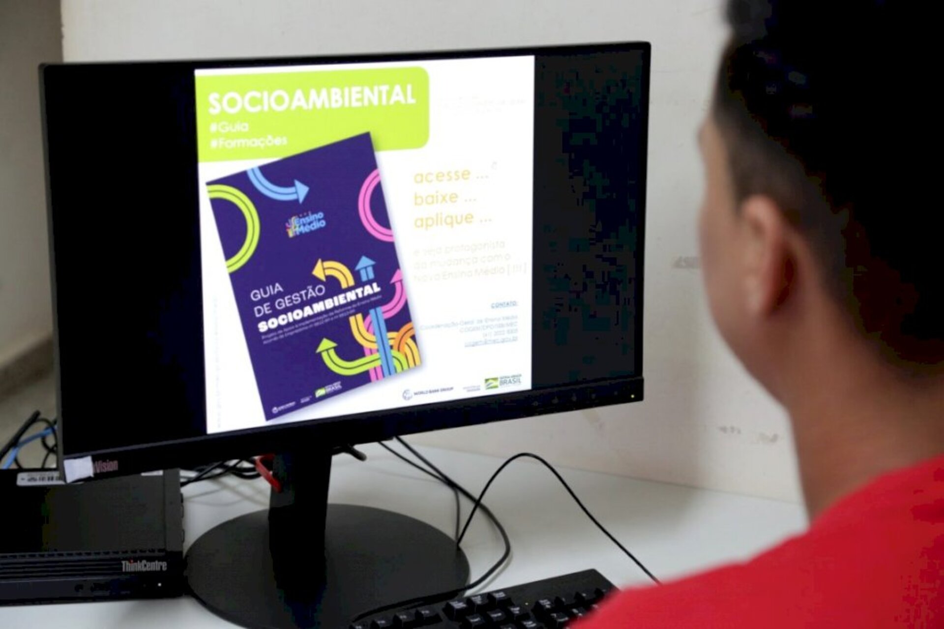 O guia aborda conceitos e boas práticas de gestão de estratégias e ações sociais e ambientais.