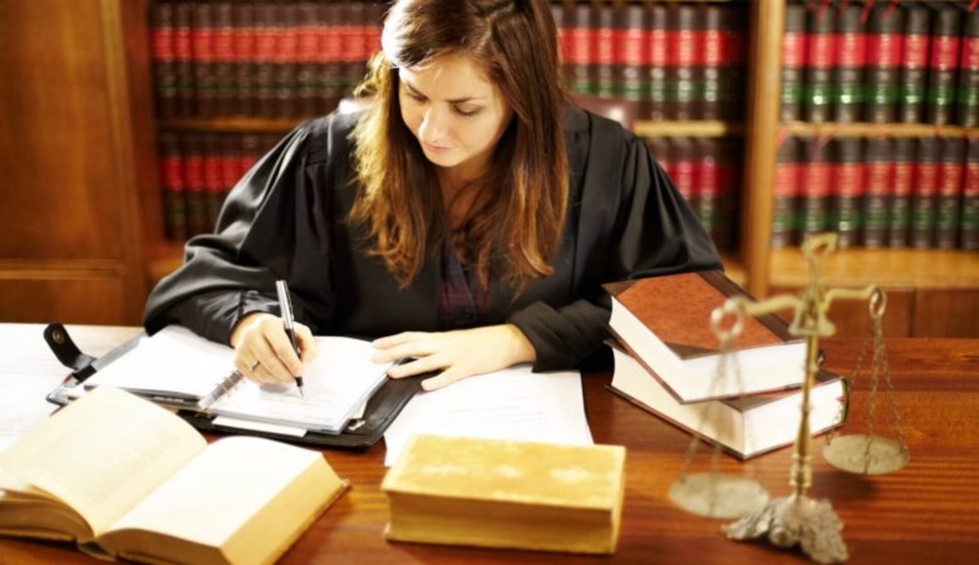 Há oportunidade para estudantes de nível superior e intermediário.