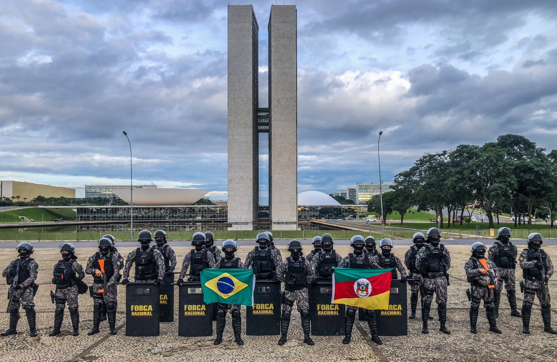 Ao todo, foram enviados para Brasília 73 policiais militares do Comando de Polícia de Choque.