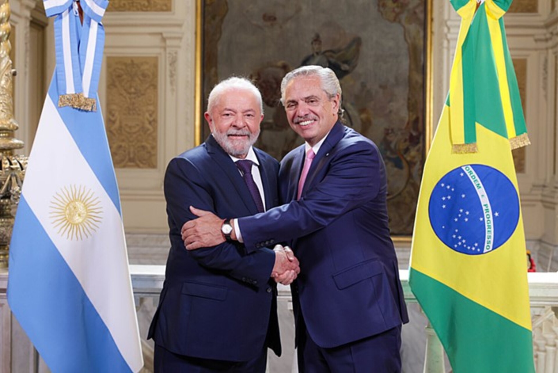 Lula anunciou apoio financeiro ao projeto Néstor Kirchner, que aumentará a capacidade de exportação de gás argentino para o Brasil, passando por Uruguaiana.