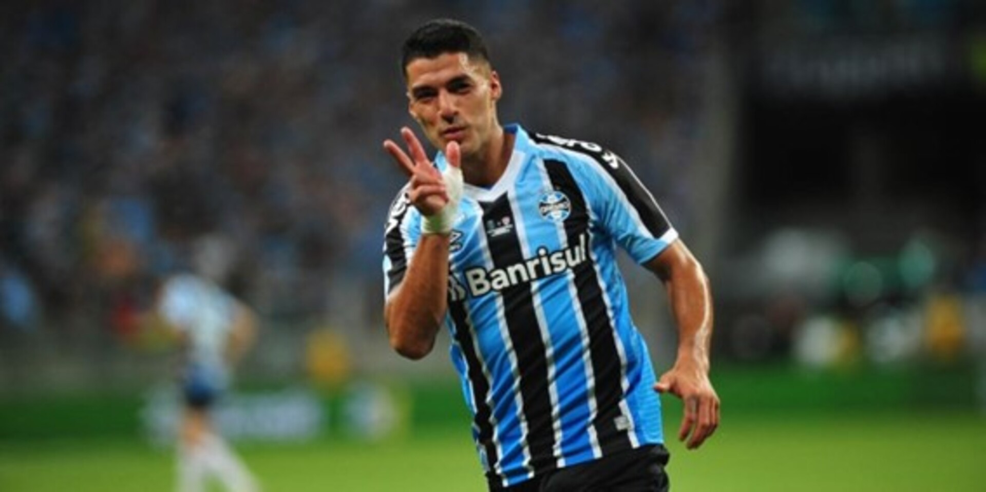 A chegada do Luis Suárez eleva o nível do futebol gaúcho.