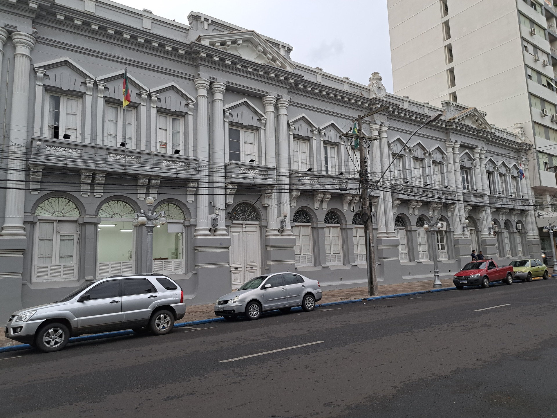 São seis concursos públicos, cujas inscrições começam amanhã.