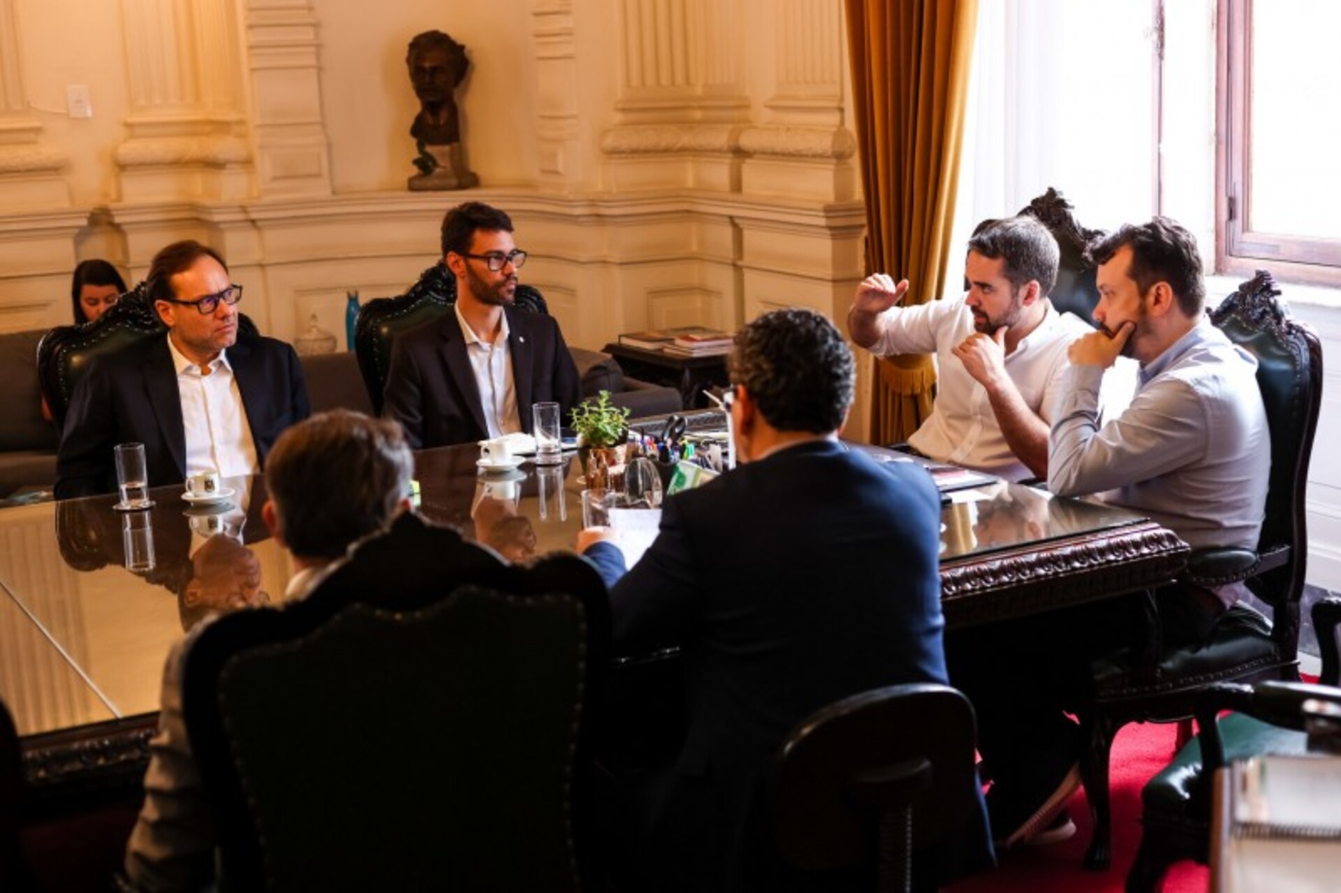Leite e o secretário-chefe da Casa Civil, Artur Lemos, destacaram potencial gaúcho para energia sustentável