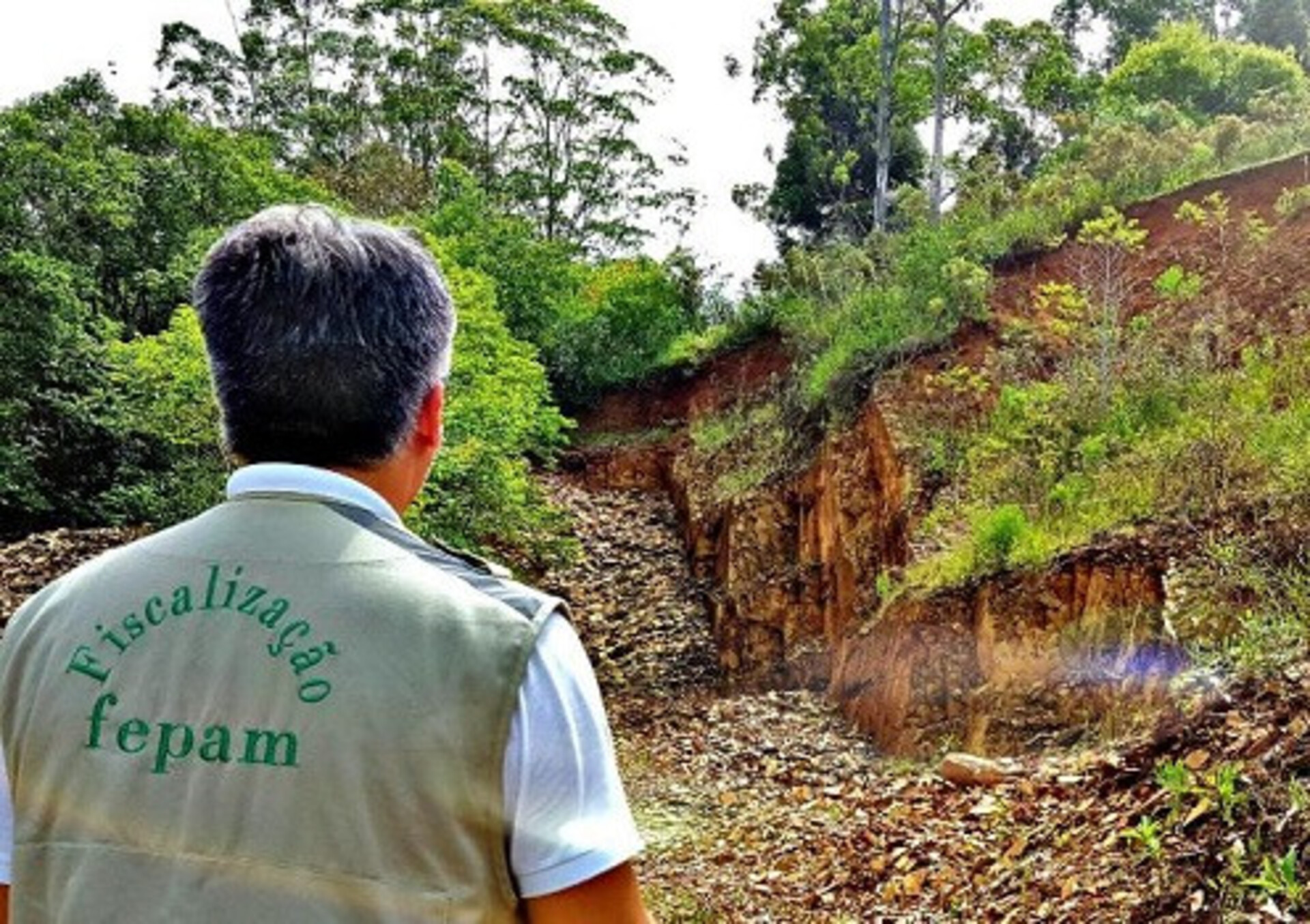 Os salários variam entre R$ 2.750,03 e R$ 7.358,61, mais benefícios.