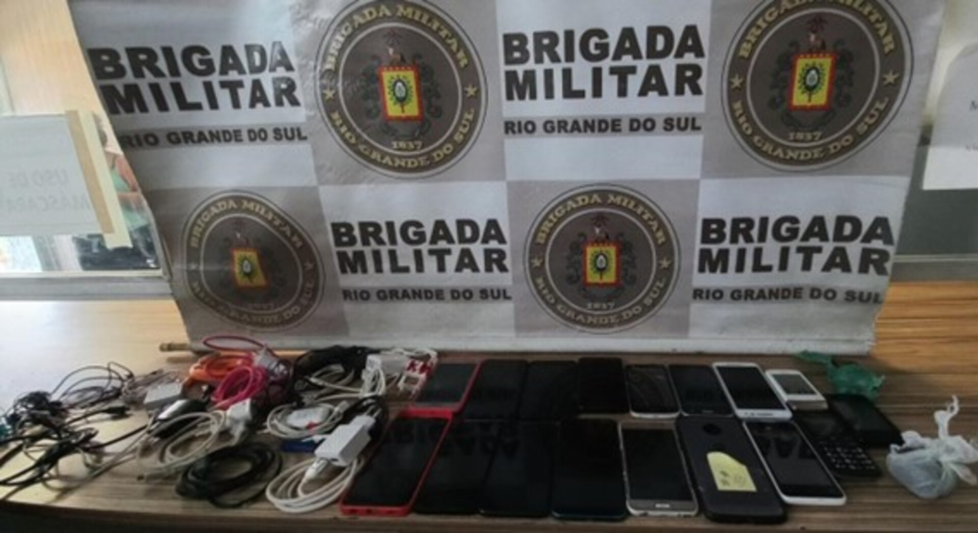 A Brigada Militar impediu que drogas e celulares entrassem na PMEU.