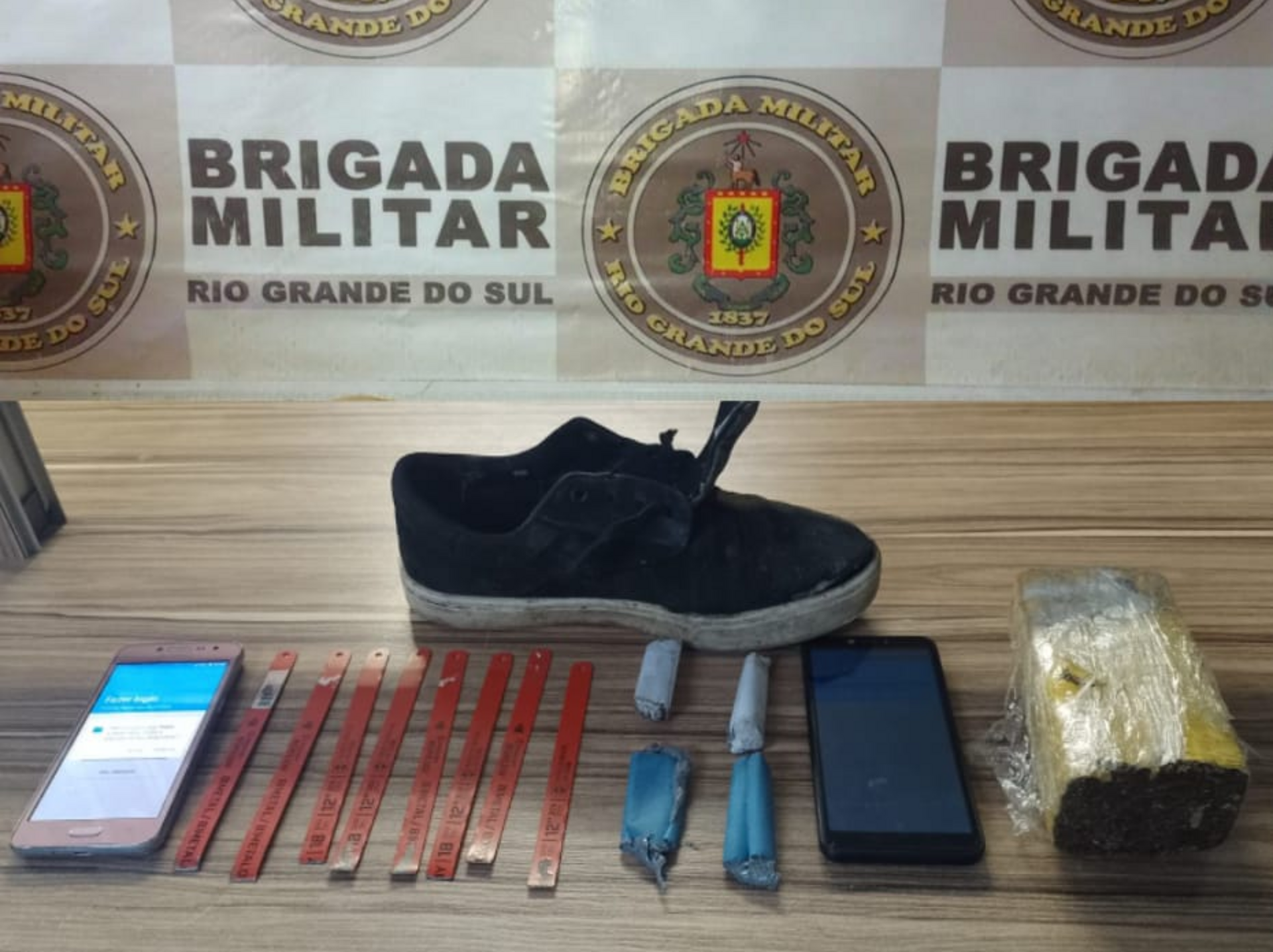 Materiais foram apreendidos pela Brigada Militar.