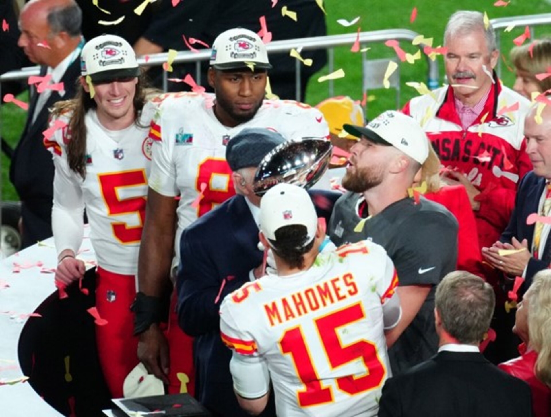 Mahomes se tornou o 13º quarterback na história da NFL a ter mais de um título de Super Bowl conquistado ao longo das 57 edições da final unificada da liga.