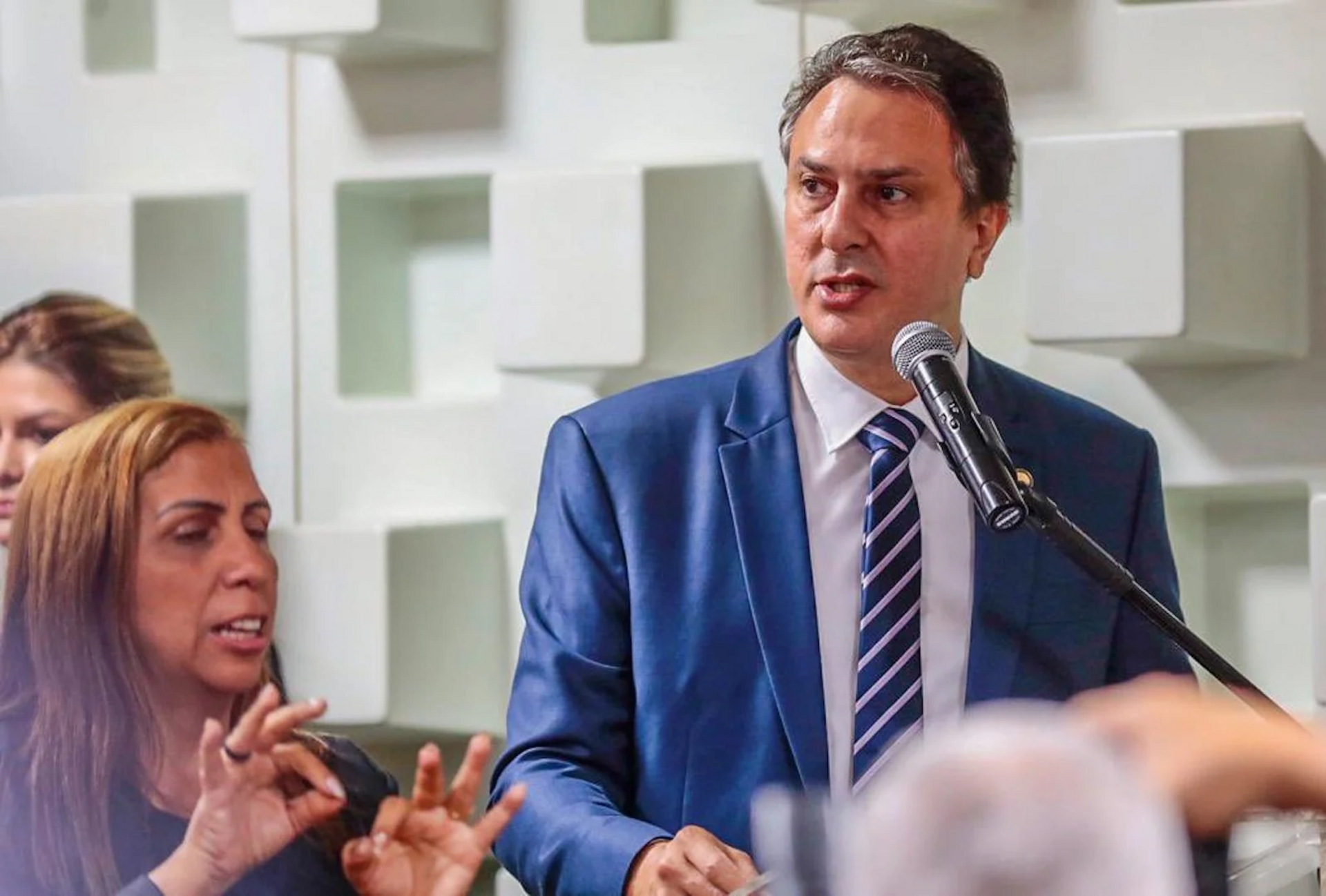 O ministro da Educação, Camilo Santana, divulgou as novas datas durante entrevista.