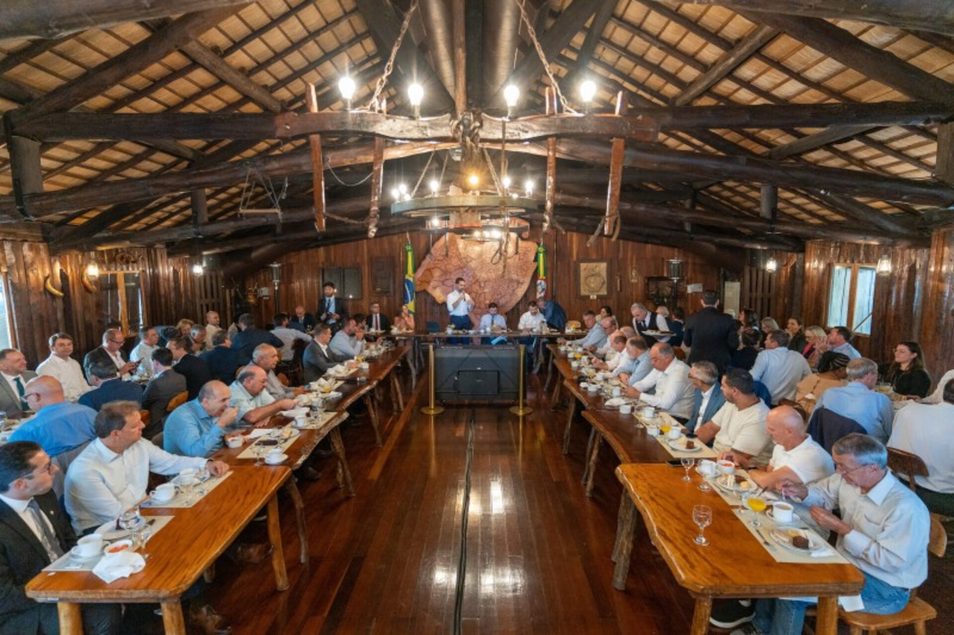 Encontro reuniu deputados e secretários de Estado.