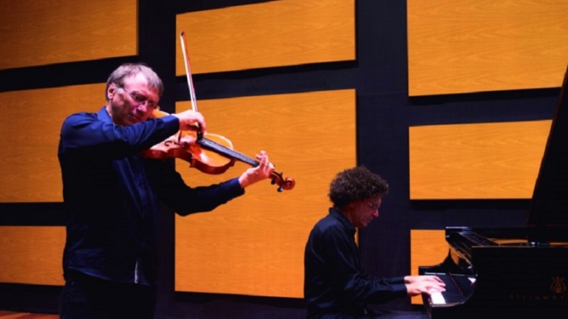 Na primeira parte do recital, o Duo Sonata apresenta os quatro movimentos da Sonata nº 1 de Brahms.