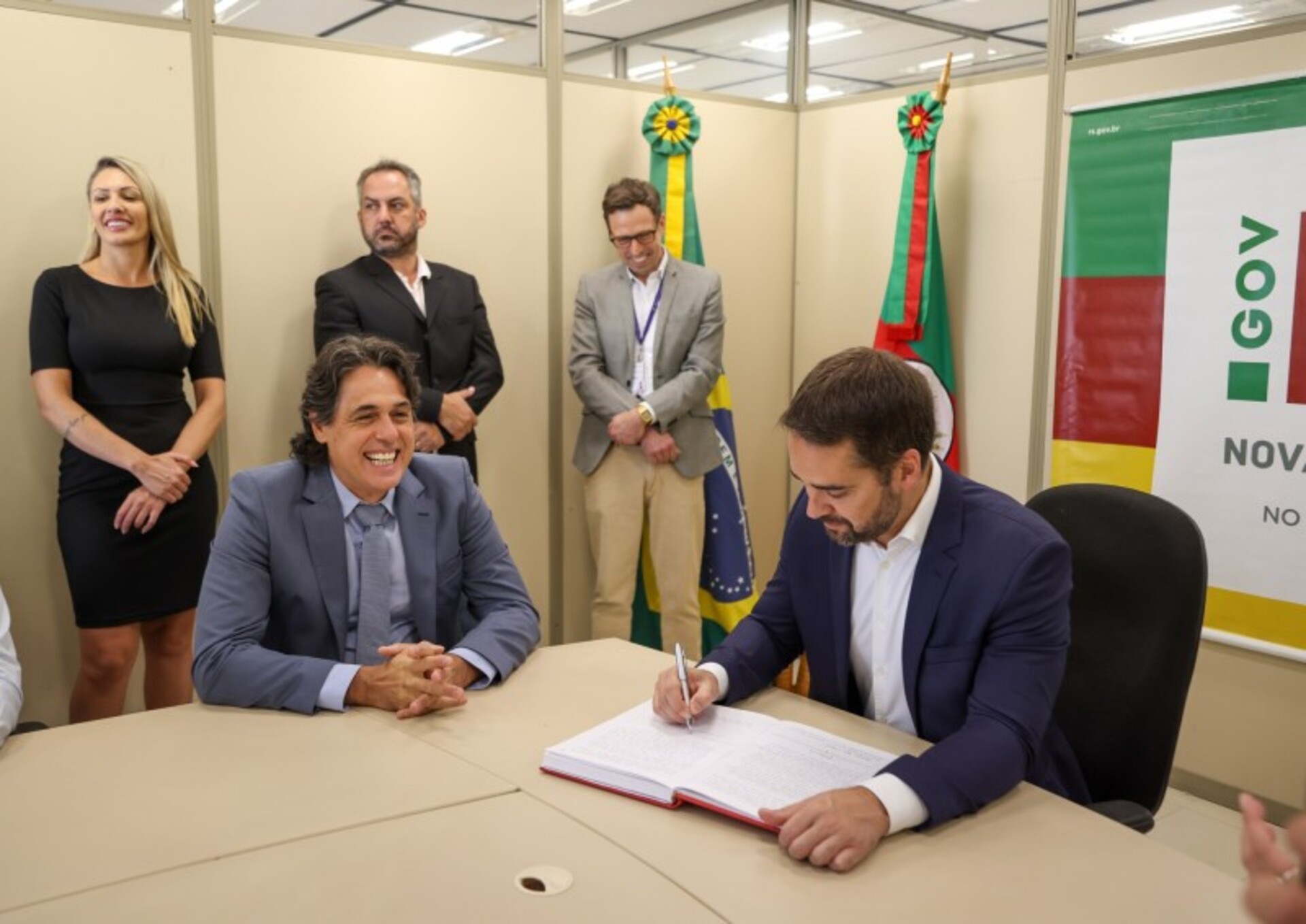Deputado se licenciou para voltar à Secretaria e foi empossado na manhã de ontem.