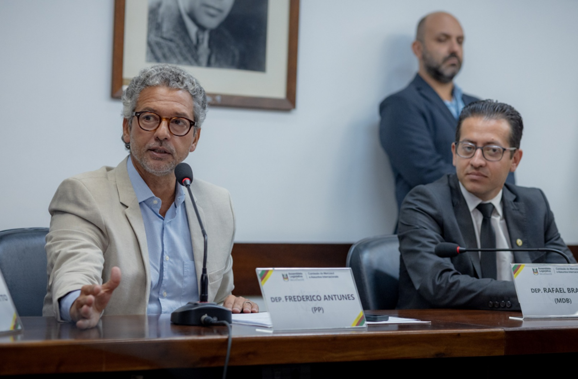 41-Frederico Antunes destacou a importância do debate neste momento.