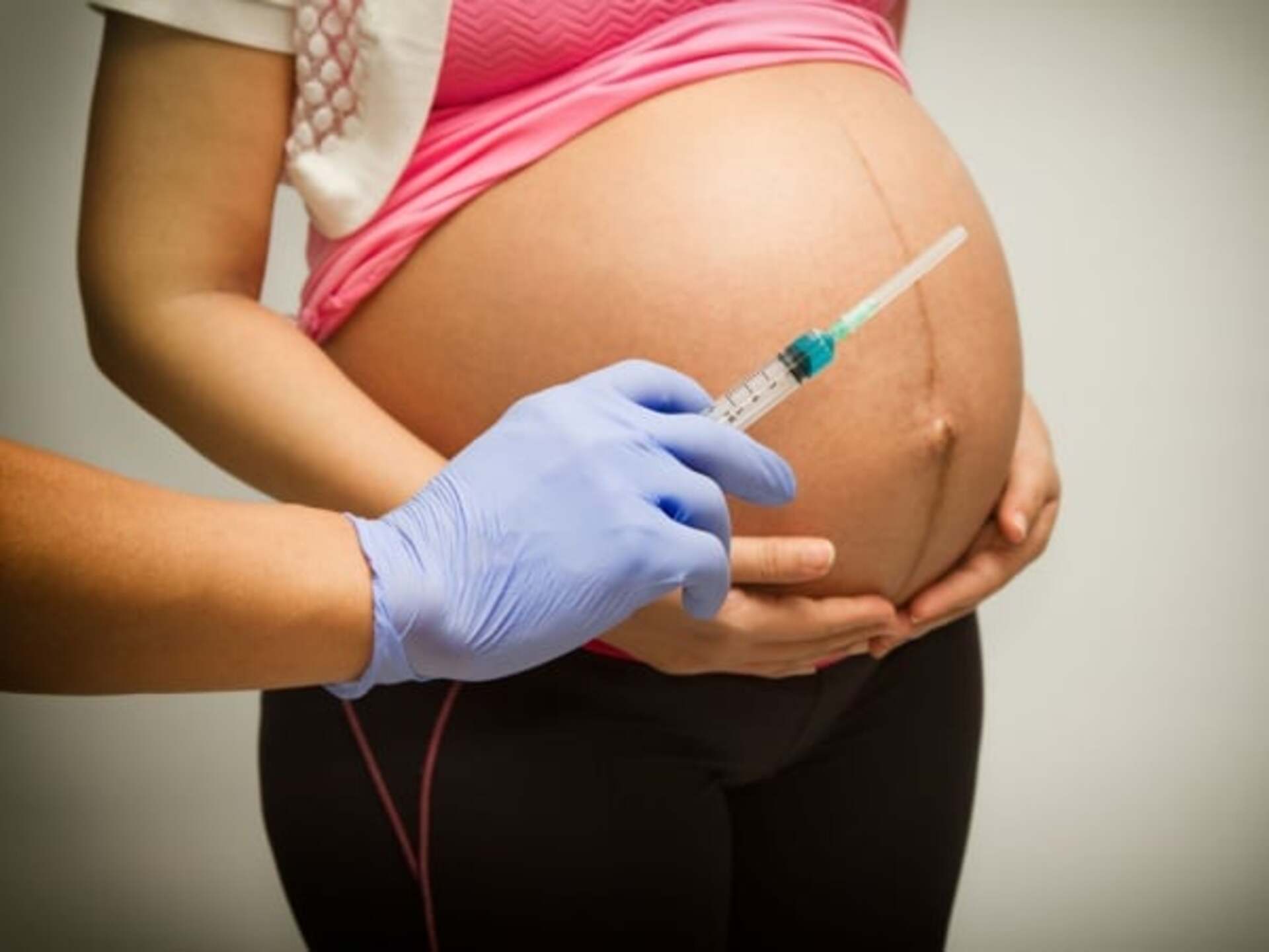 Desde segunda-feira grávidas e puérperas (até 45 dias após o parto) já podem receber a vacina bivalente no município.