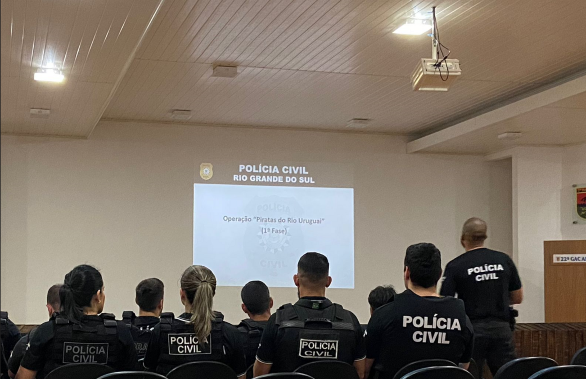 Operação contou com mais de 30 policiais.
