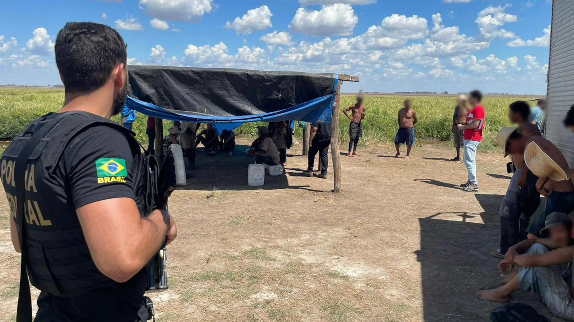 Vítimas foram resgatadas em duas fazendas, no interior do município.
