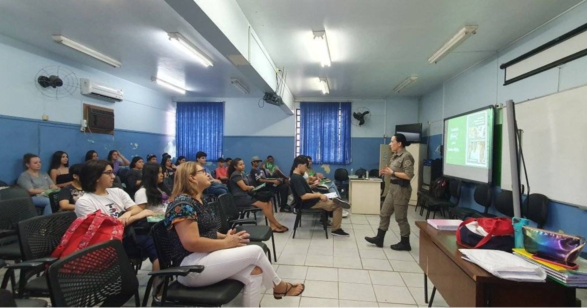 O programa é destinado a estudantes do 5º ao 7º ano do EF I e Ensino Médio.