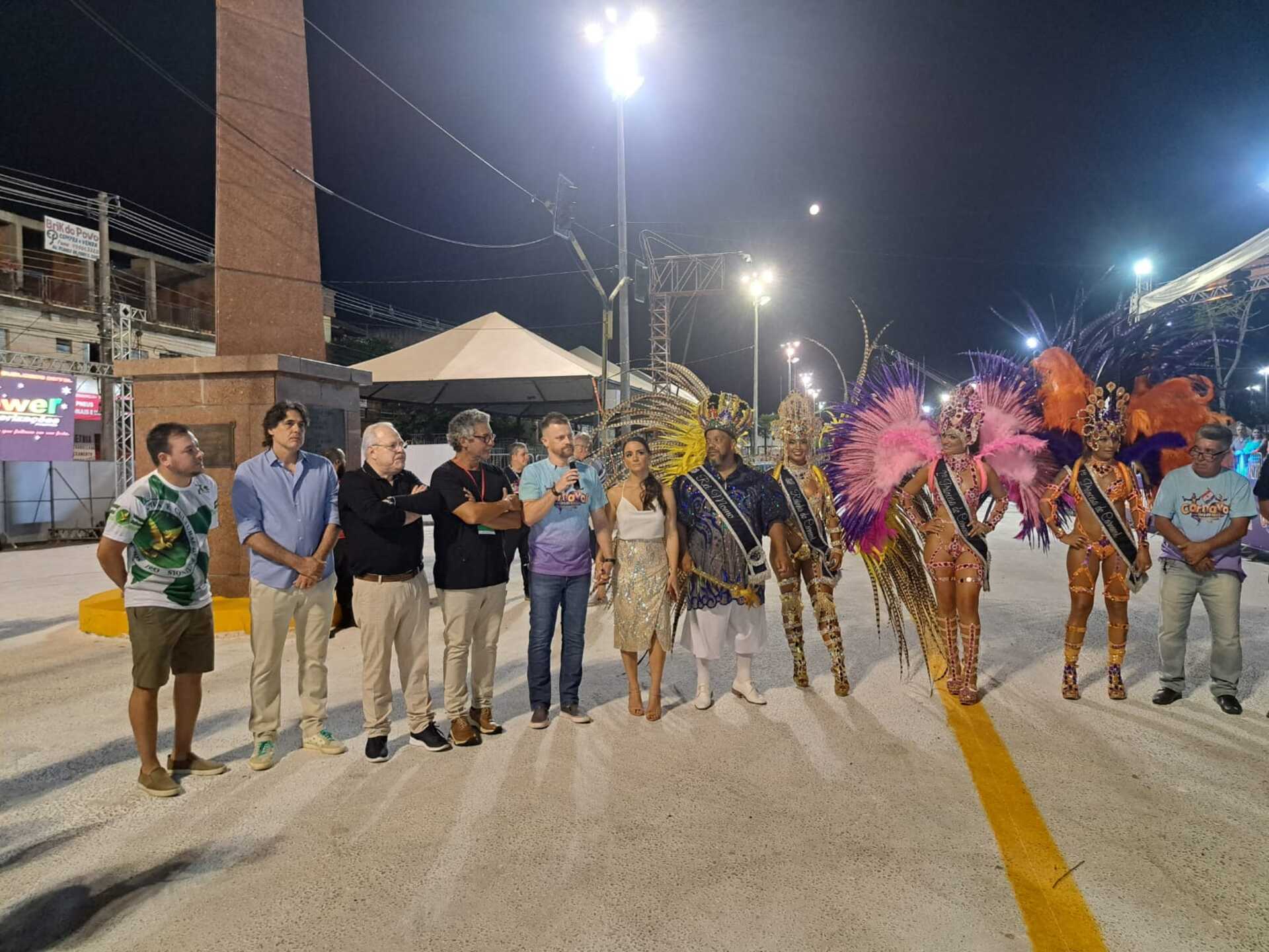 Abertura teve a presença da Corte do Carnaval, autoridades locais e autoridades estaduais.
