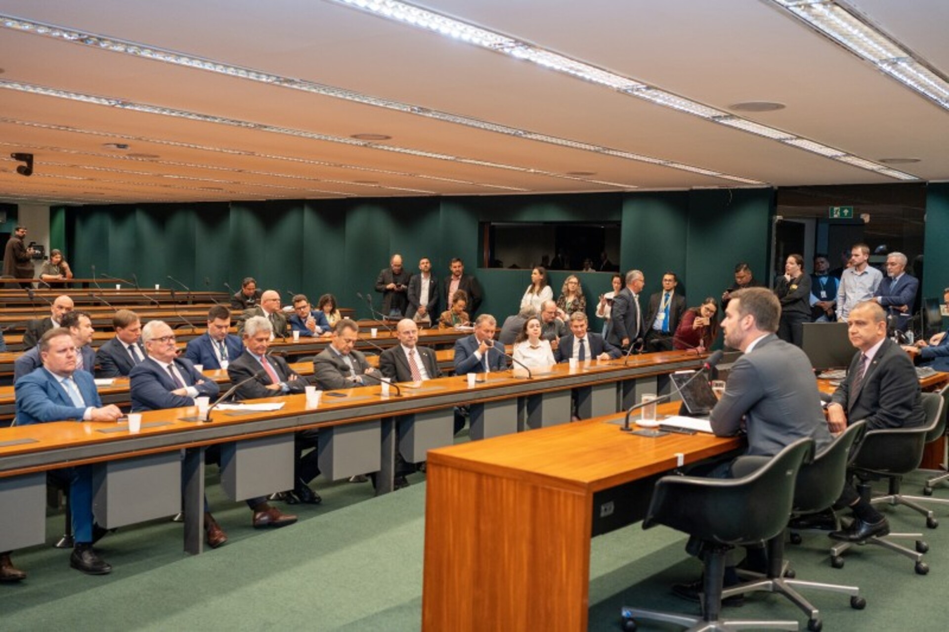 Reunião ocorreu na noite de quarta-feira, reunindo deputados e senadores gaúchos.
