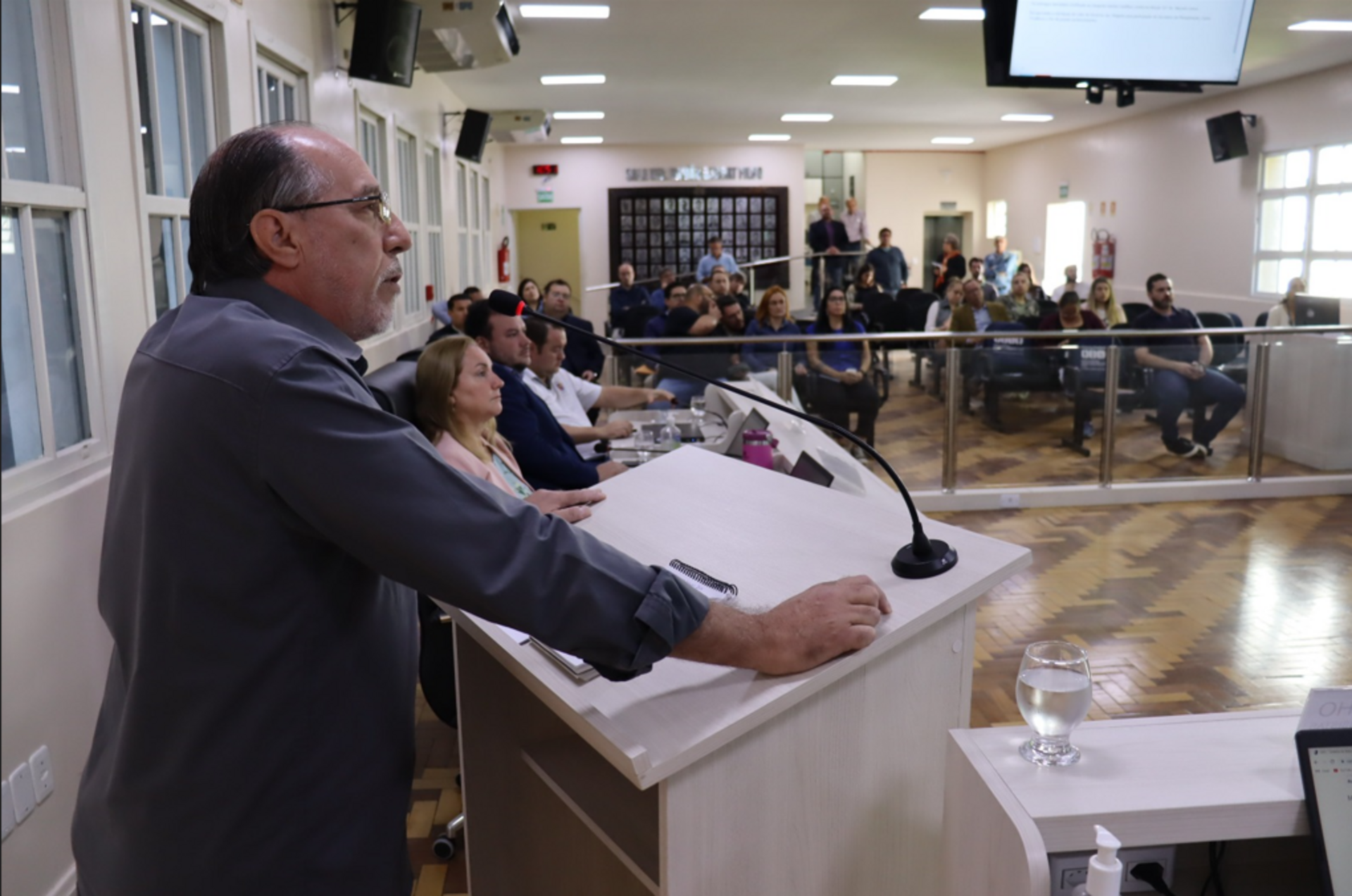 Secretário Carlos Prudêncio explicou de forma pormenorizada os investimentos na primeira fase da construção da Orla do Rio Uruguai.