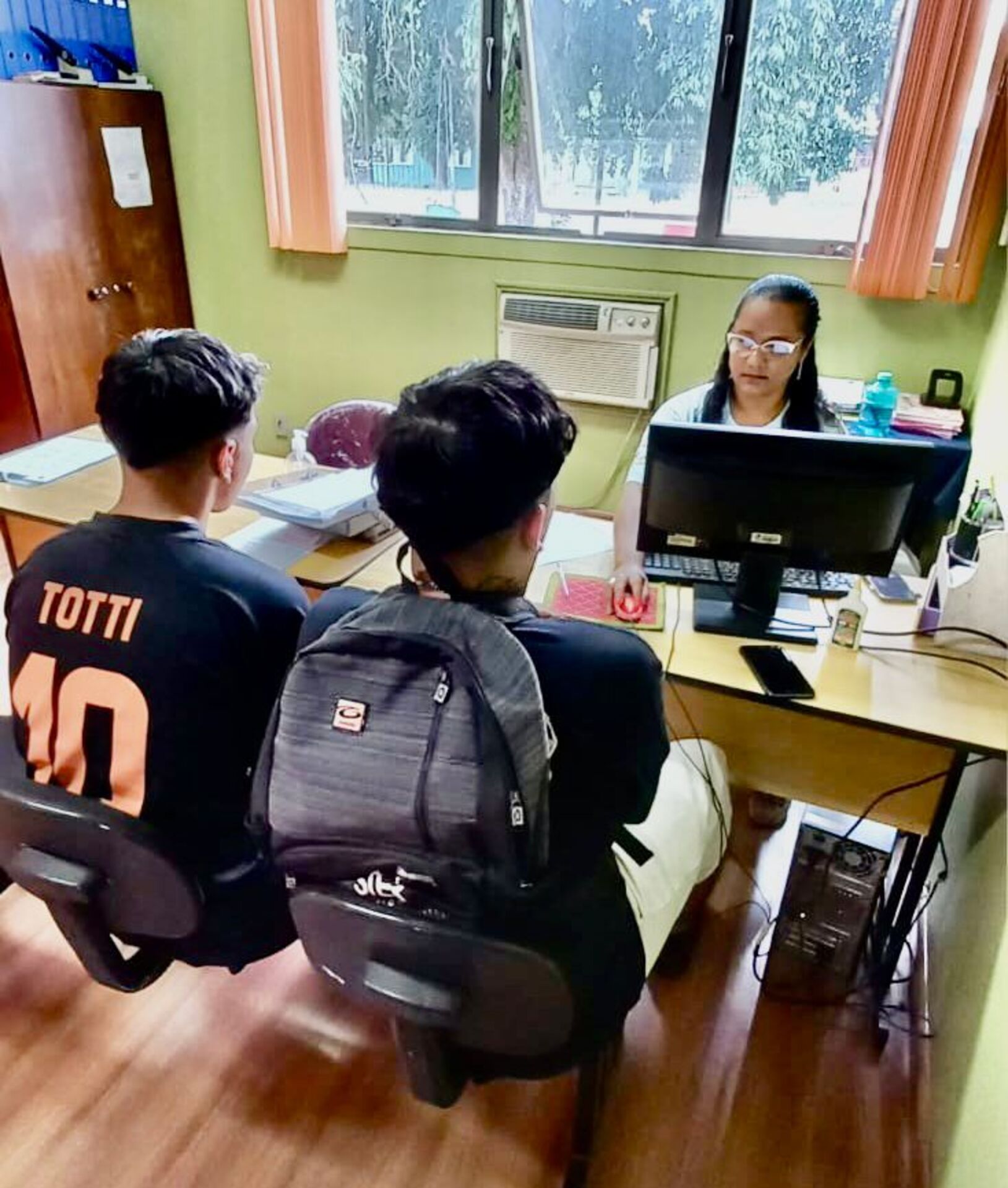51.O trabalho de Acessuas é desenvolvido por dois técnicos, uma pedagoga e uma assistente social.