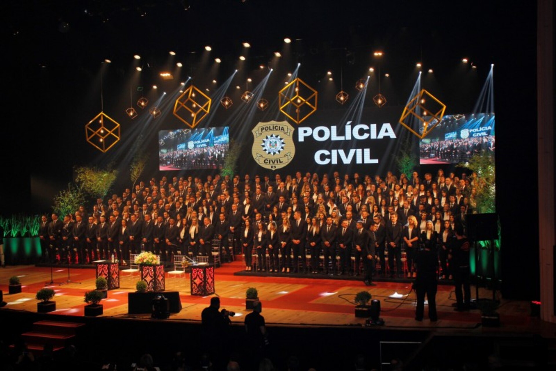 Ao todo, 124 homens e 120 mulheres vão passar a reforçar a segurança pública do Estado.