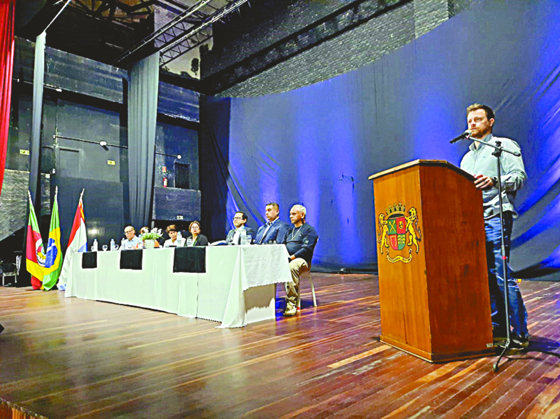 Medidas foram anunciadas pelo prefeito Ronnie Mello durante fórum que debateu a violência nas escolas e as estratégias de prevenção.