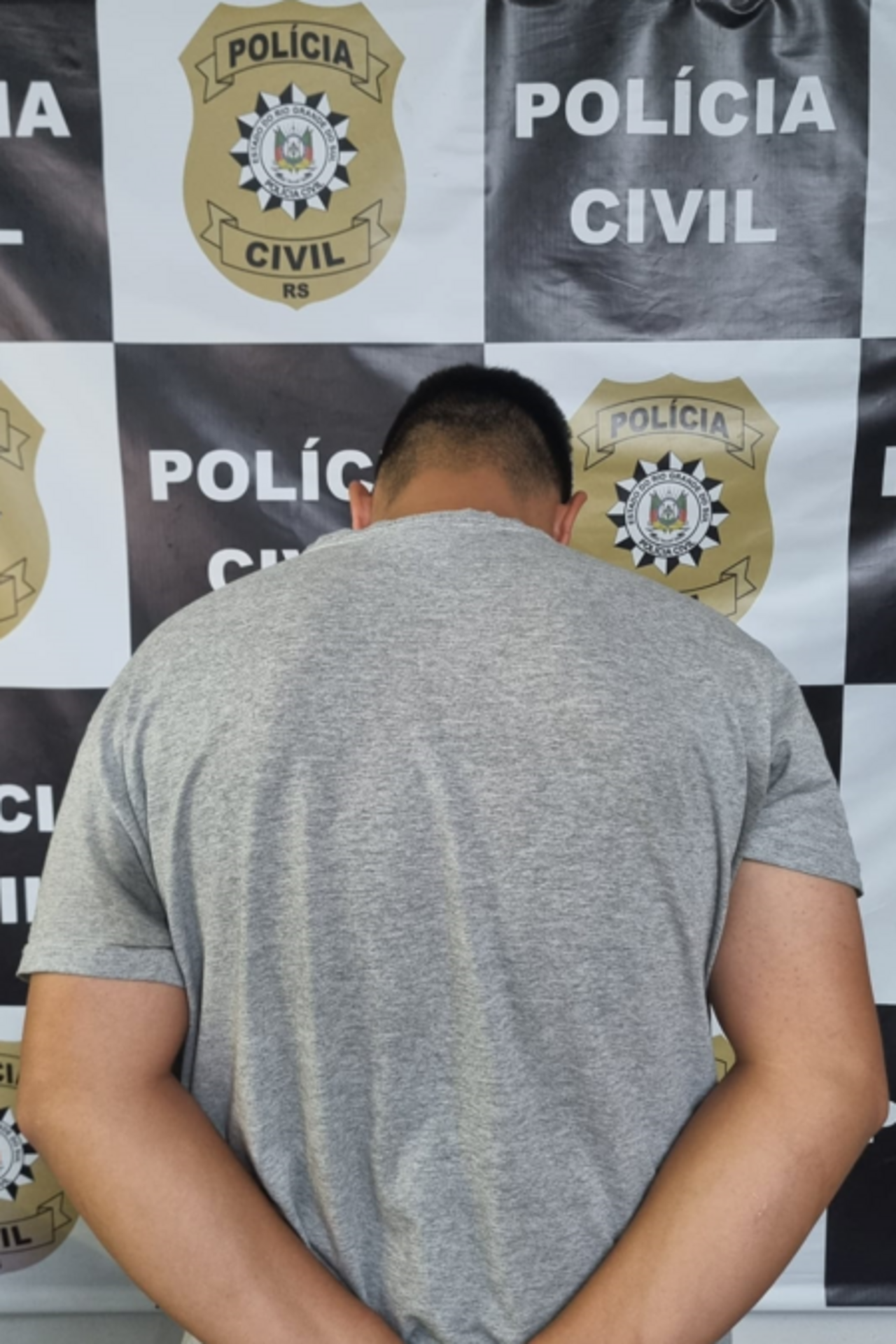Condenado a mais de 13 anos por tráfico, homem estava no semiaberto e trabalhava na Secretaria de Infraestrutura.