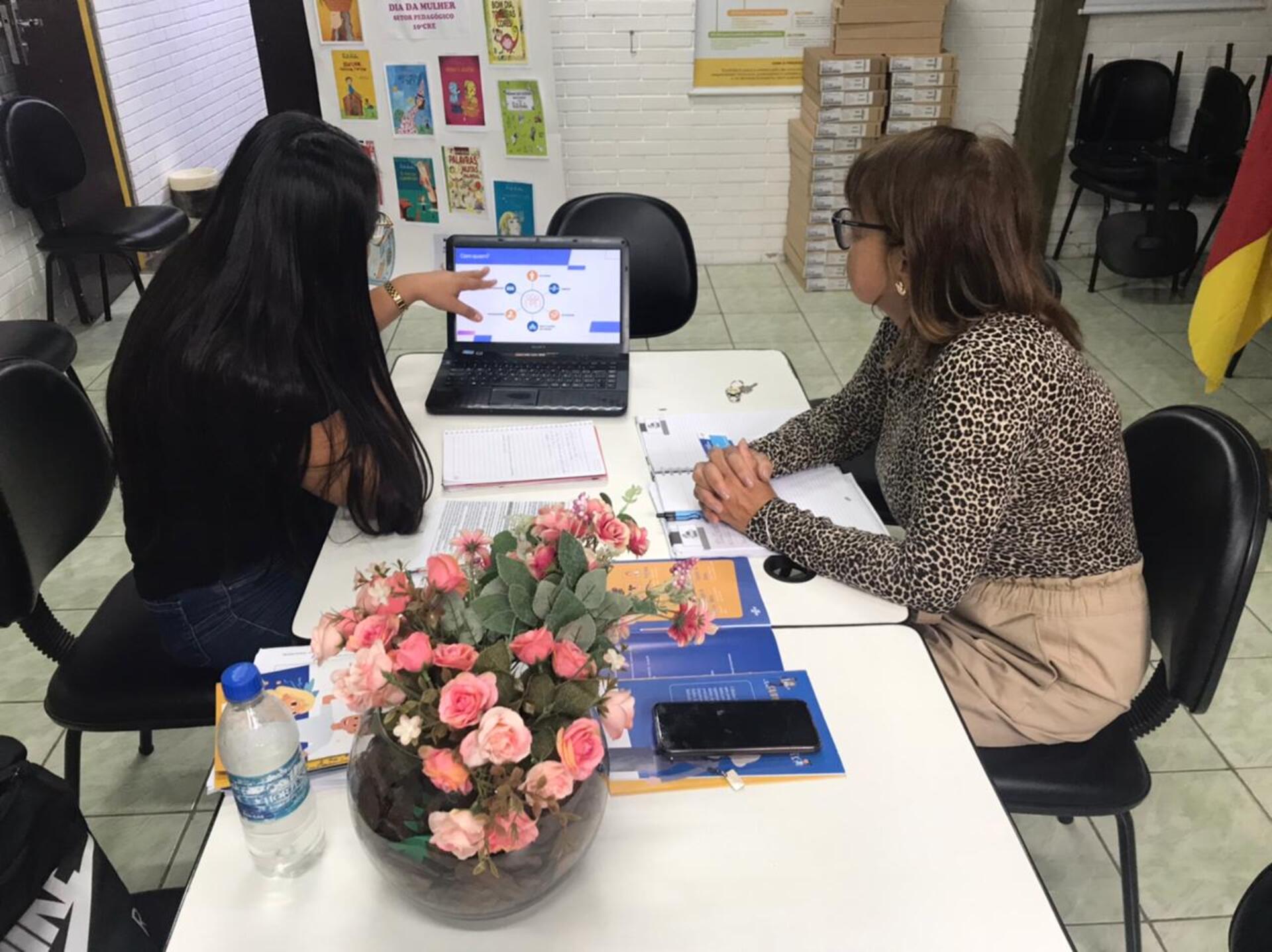 A reunião foi para a apresentar a proposta de Educação Empreendedora nas escolas da rede estadual de ensino.