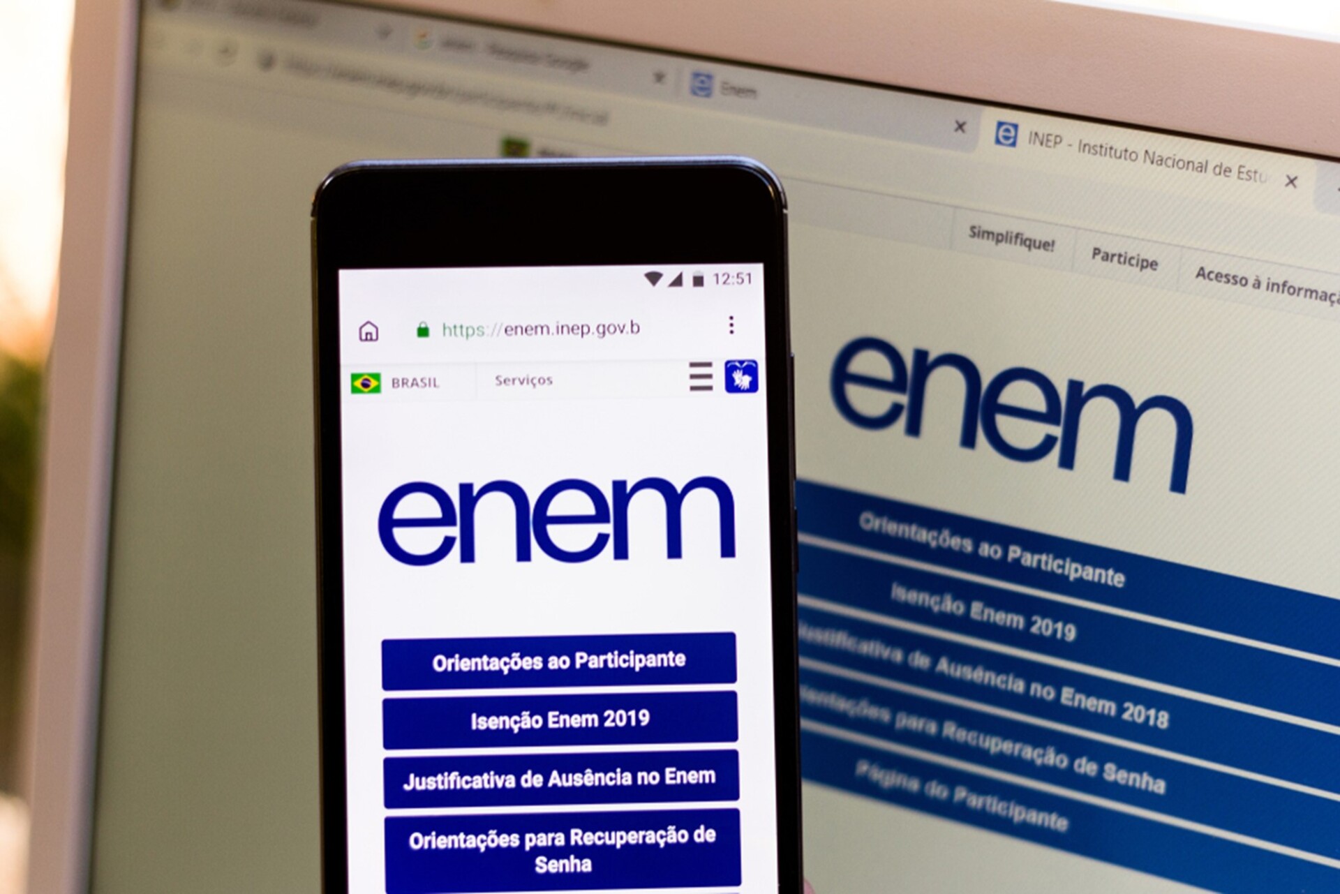 Com a implementação do novo ensino médio, a ideia é que o Enem seja adaptado de modo gradual aos conteúdos do ensino médio.