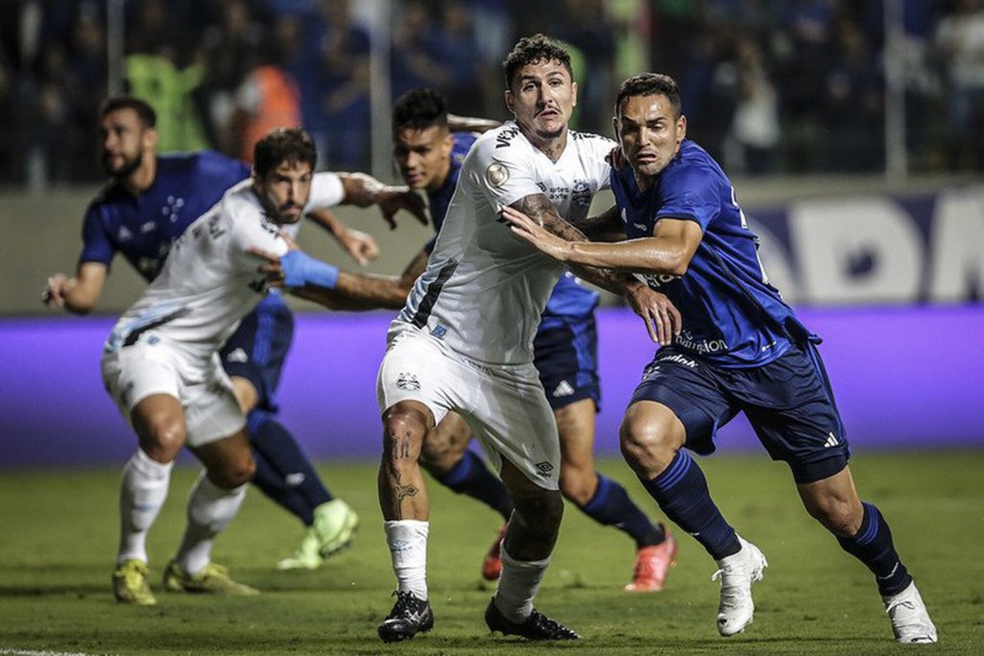 Grêmio e Cruzeiro voltaram a se enfrentar após 244 dias.
