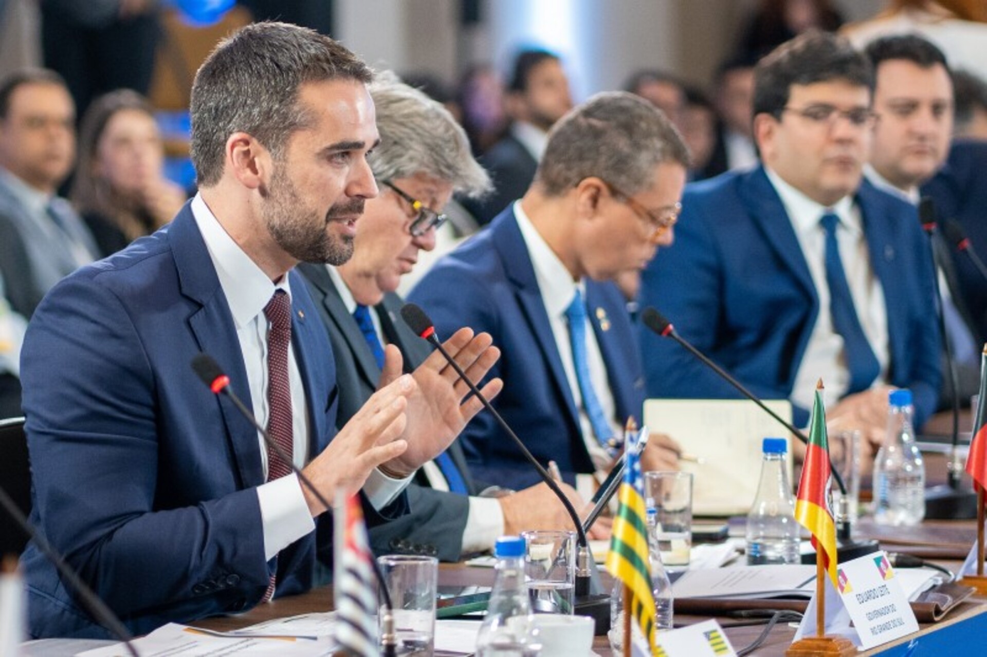 Leite também defendeu a necessidade de se repensar os inúmeros fundos de desenvolvimento regionais.