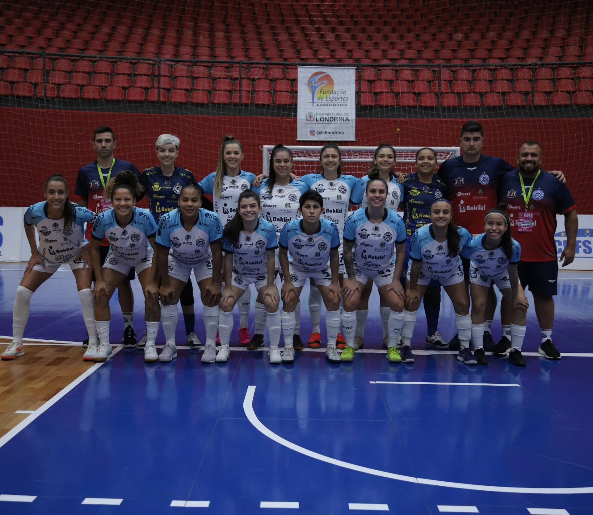 A equipe gaúcha aplicou uma goleada por 4 a 0 e assumiu a liderança do grupo após a primeira rodada.