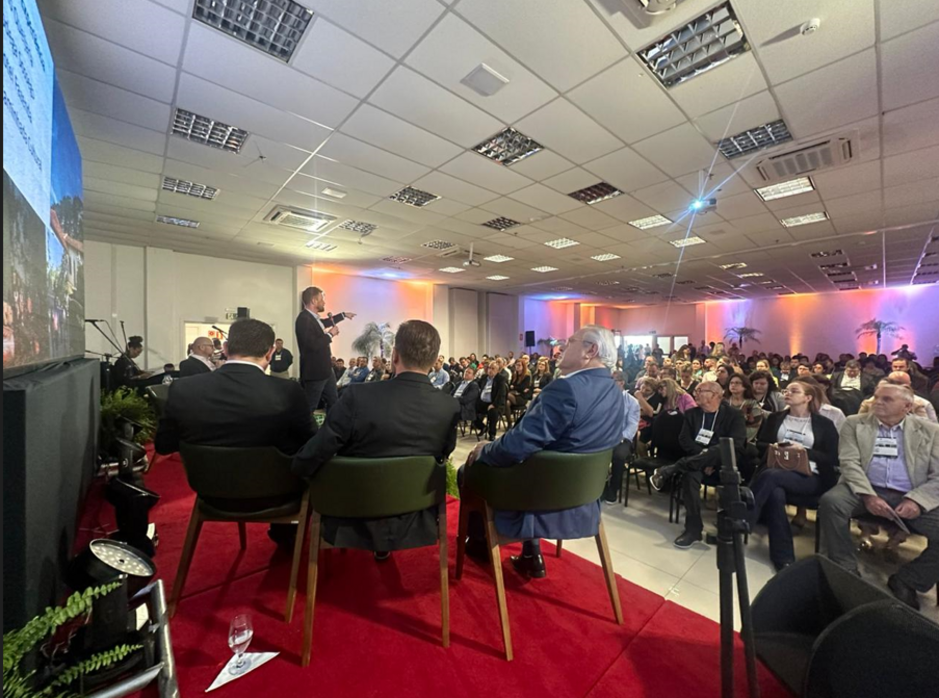 Prefeito Ronnie Mello apresentou o município na 2ª Conferência Estadual de Turismo