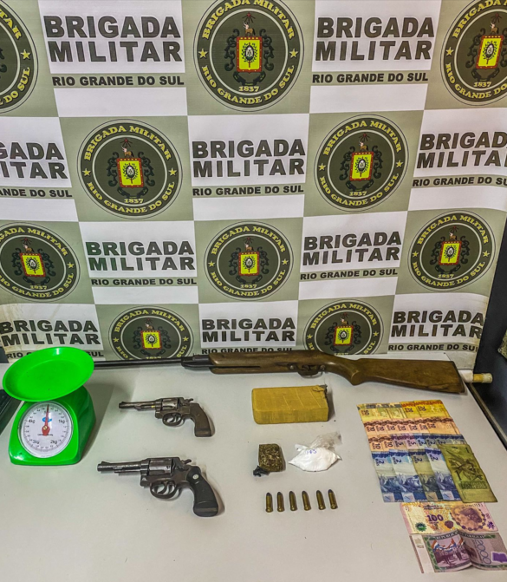 Apreensões ocorreram na manhã de domingo, em São Marcos