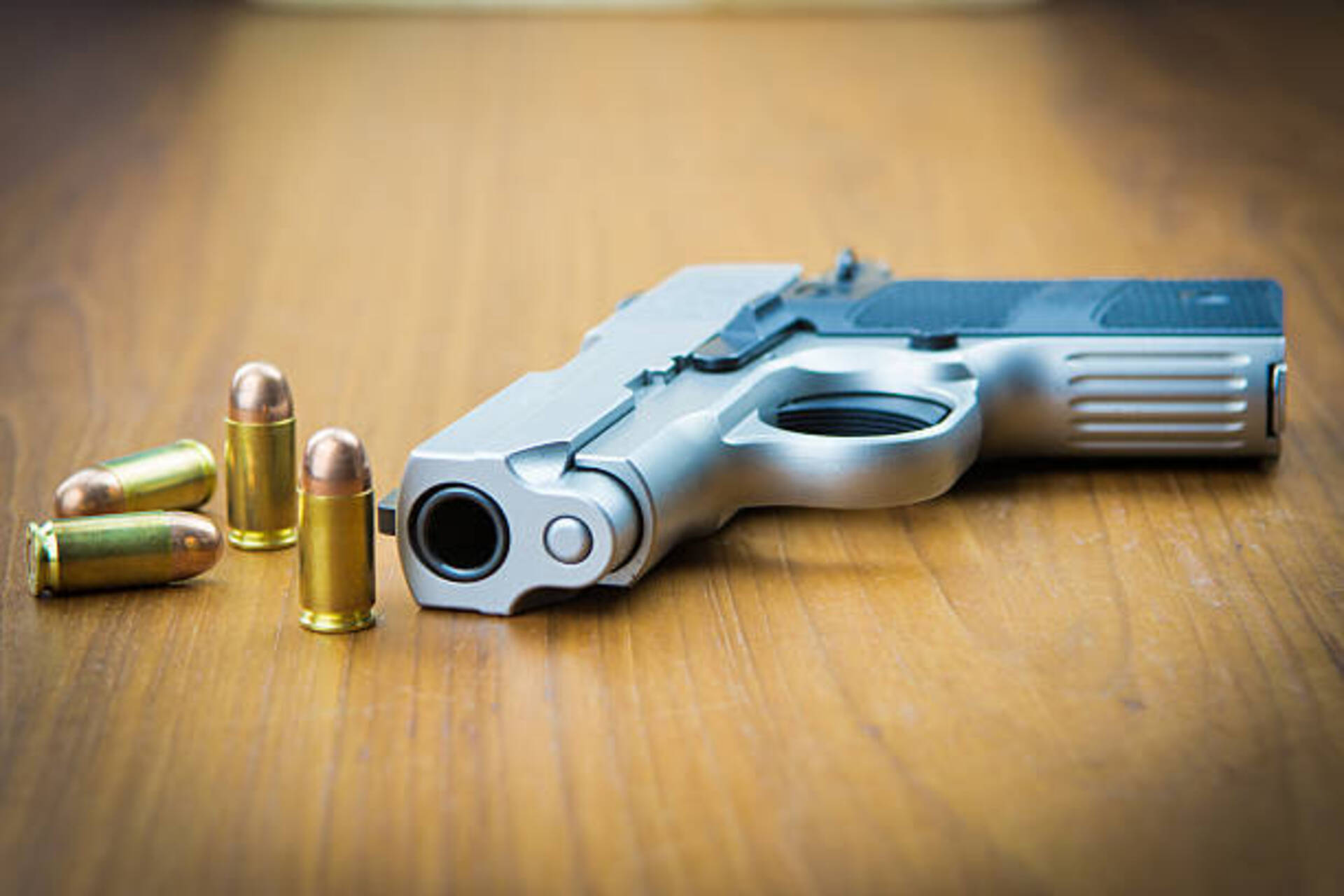 Vítima foi baleada duas vezes, com uma pistola calibre 380.