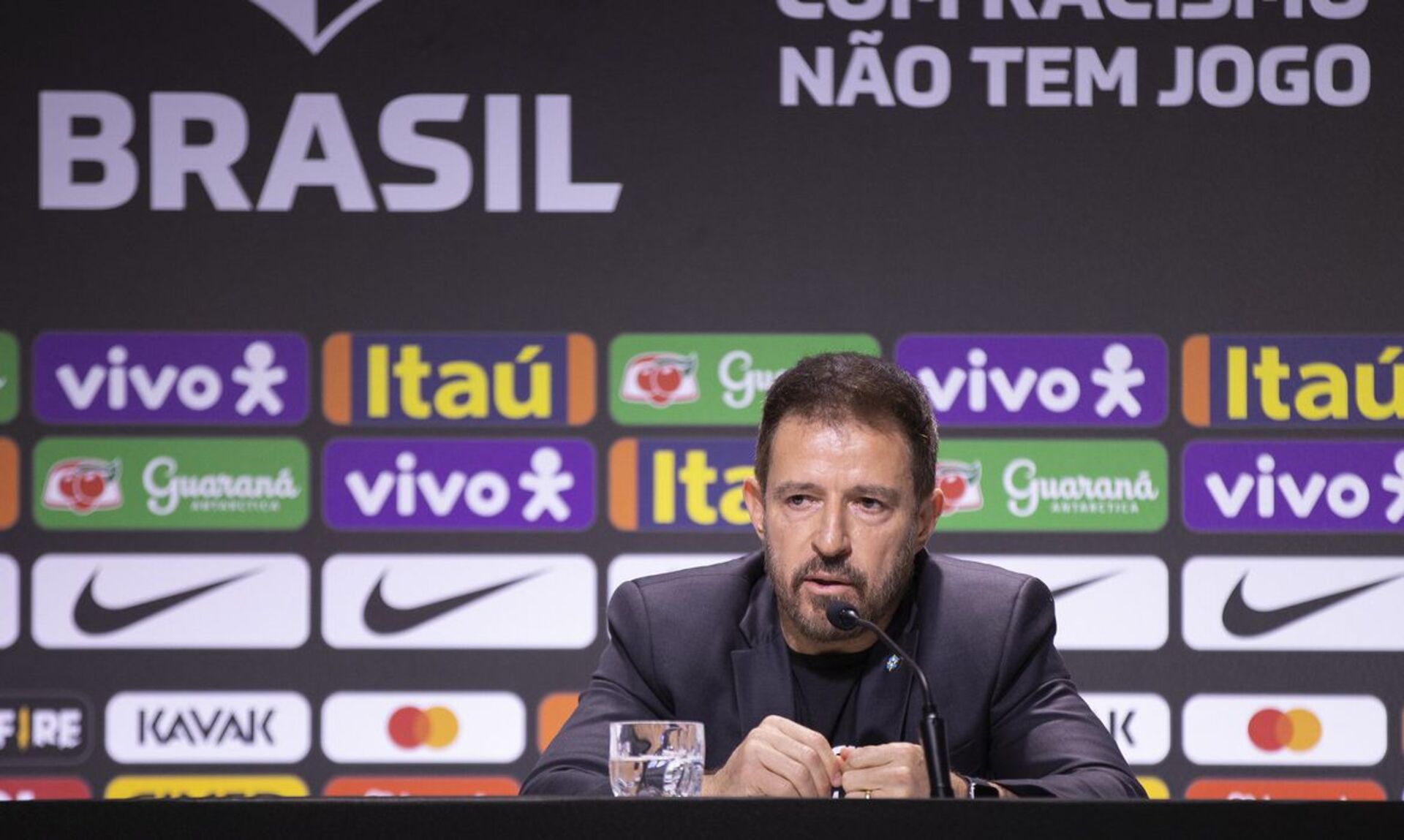 Ayrton Lucas, Vanderson, Joelinton e Nino são os estreantes da lista.
