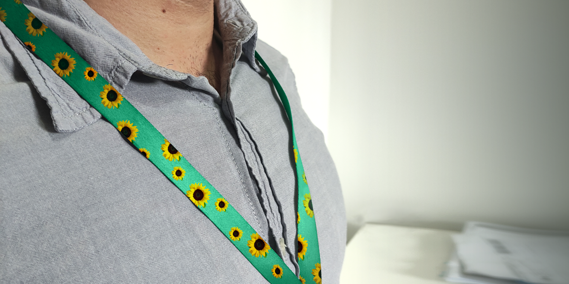 O cordão de girassol é literalmente um cordão a ser utilizado pela pessoa com deficiência oculta, uma iniciativa que teve origem no ano de 2016, em Londres